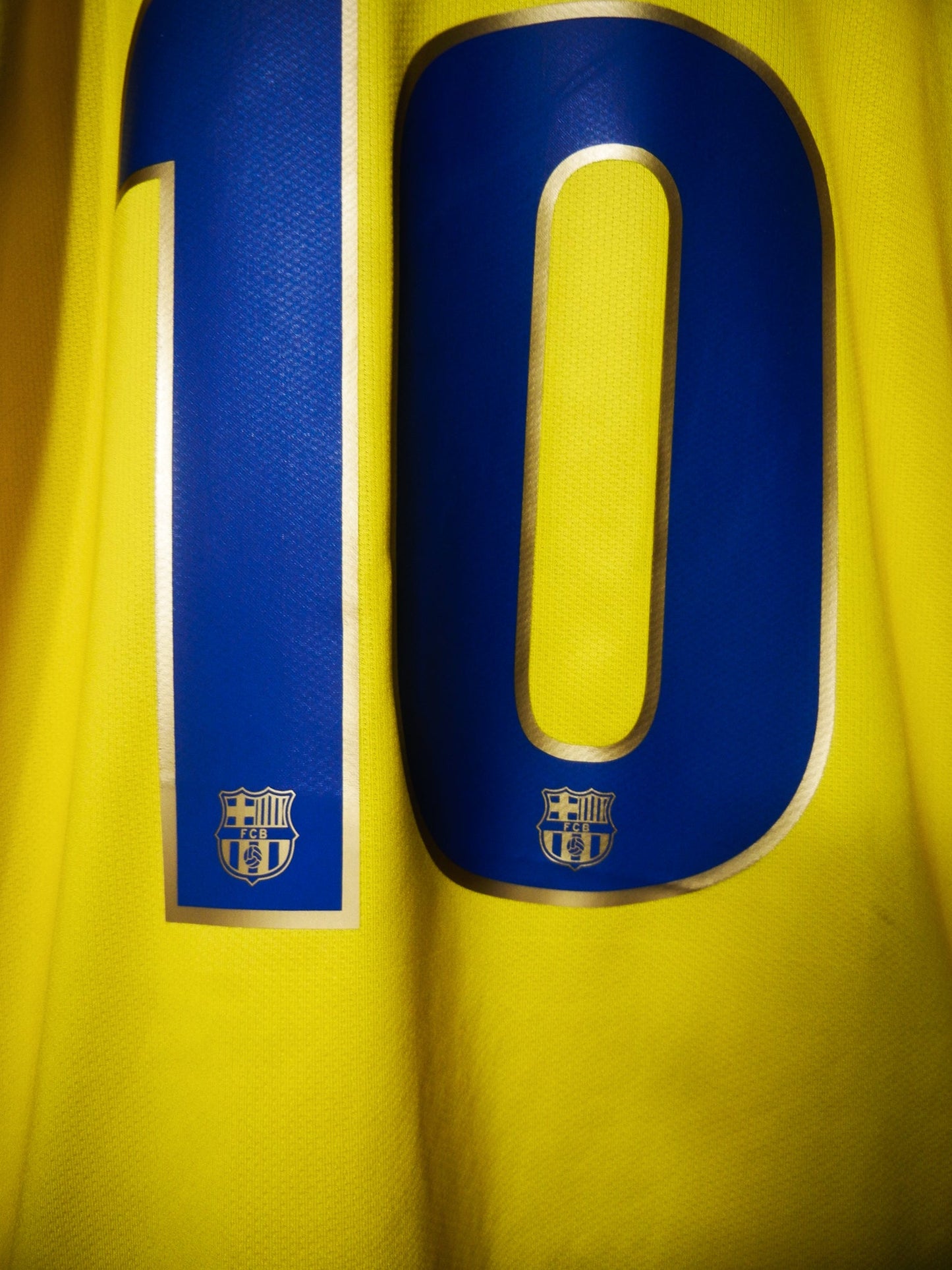 Barcelona 2008/09 Away Jersey – Lionel Messi #10 – Size L – Yellow Nike Shirt – (MPN: 286787-760)