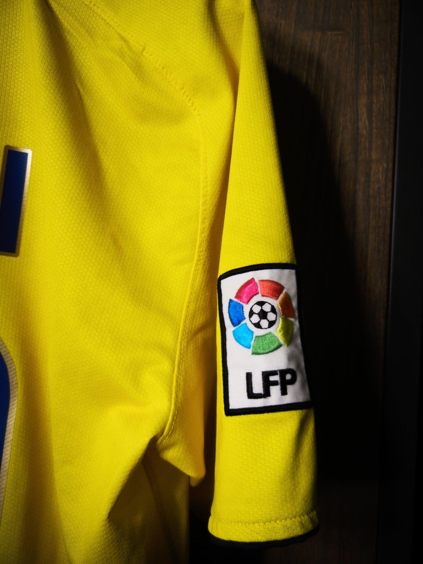 Barcelona 2008/09 Away Jersey – Lionel Messi #10 – Size L – Yellow Nike Shirt – (MPN: 286787-760)