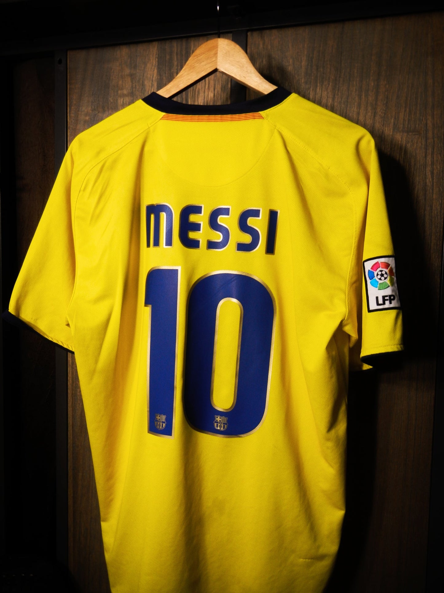 Barcelona 2008/09 Away Jersey – Lionel Messi #10 – Size L – Yellow Nike Shirt – (MPN: 286787-760)