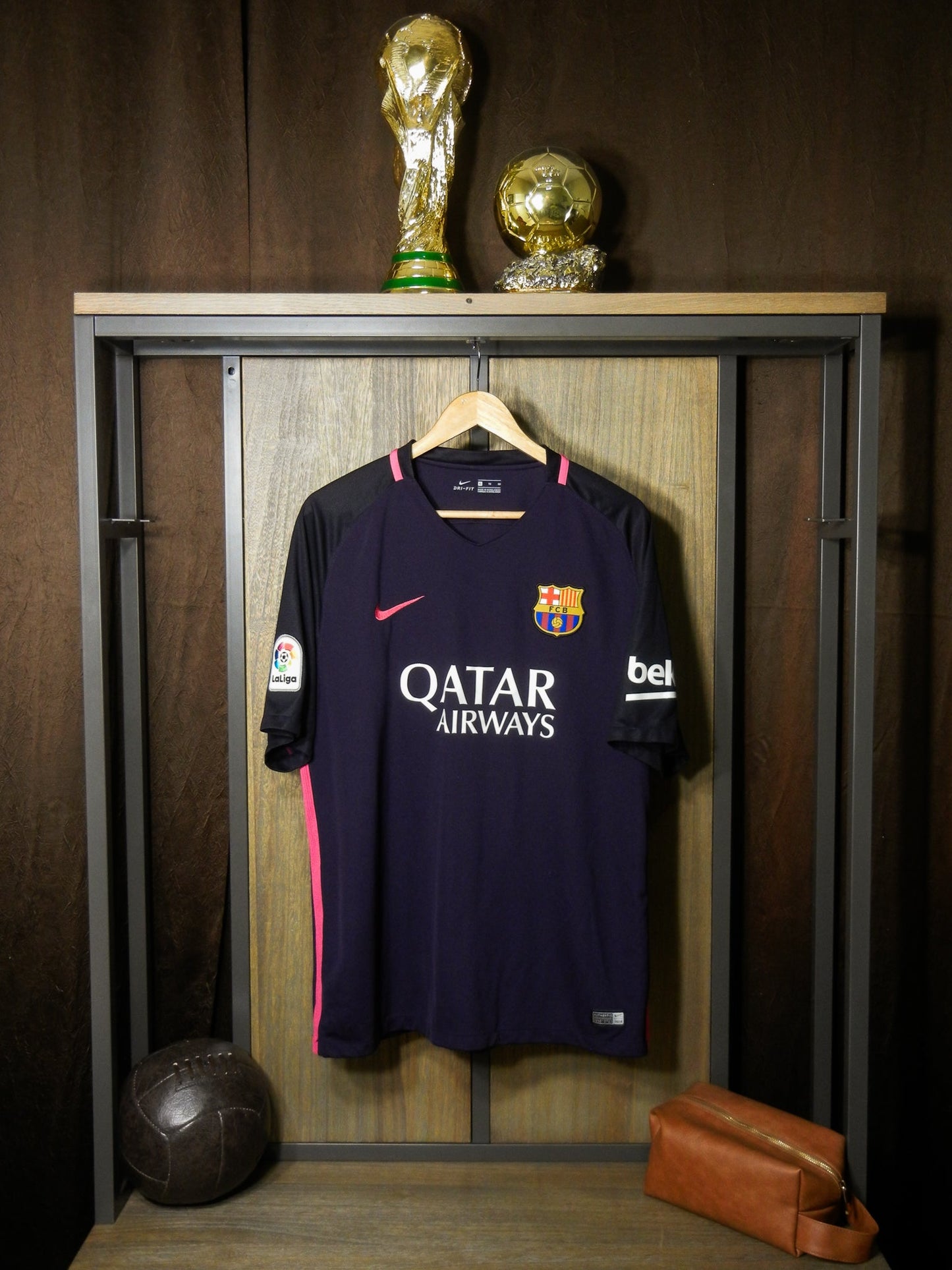 Barcelona 2016/17 Away Jersey – Luis Suárez #9 – Size XL – Purple Nike Shirt (MPN: 776844-525)