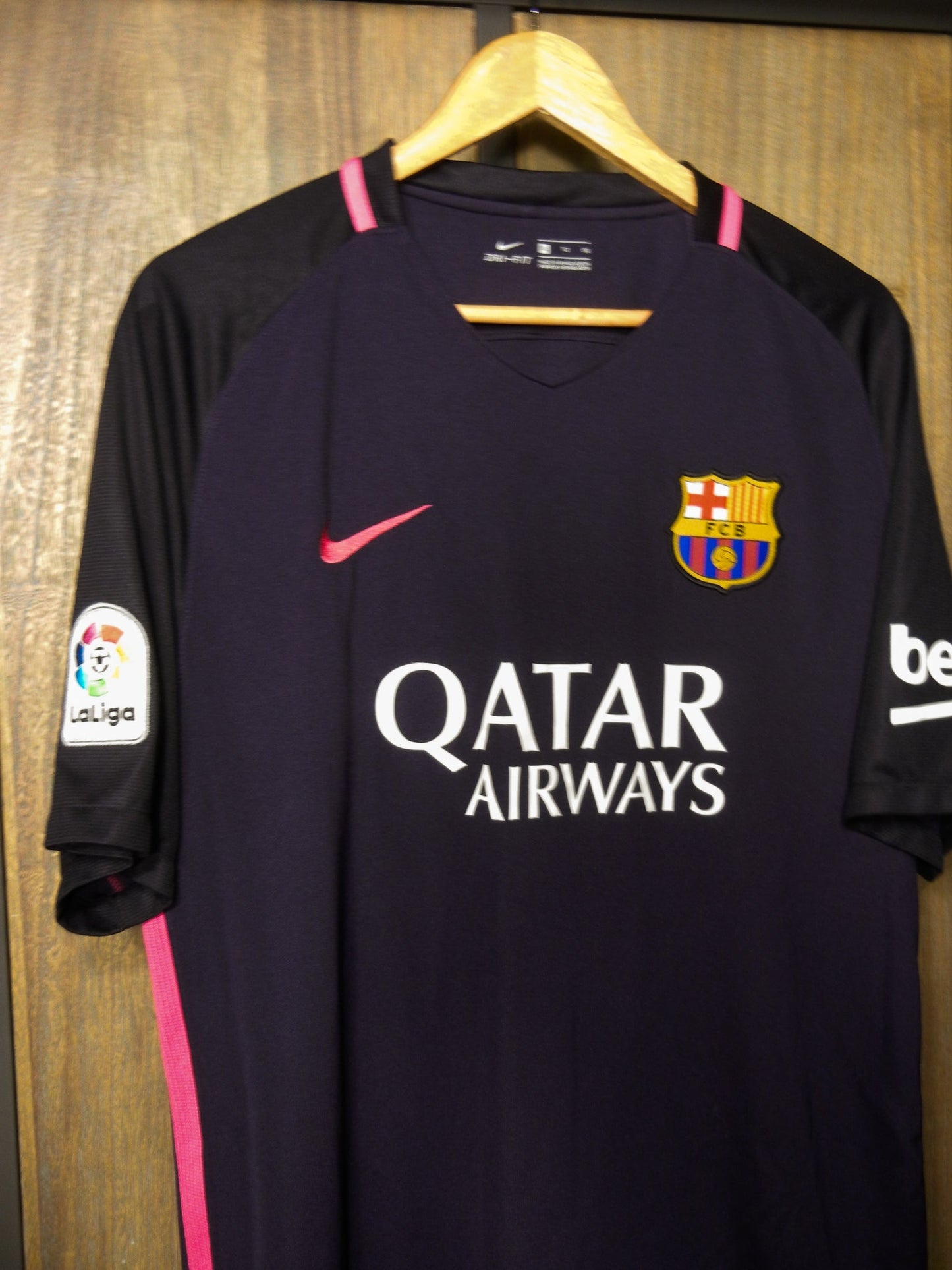 Barcelona 2016/17 Away Jersey – Luis Suárez #9 – Size XL – Purple Nike Shirt (MPN: 776844-525)