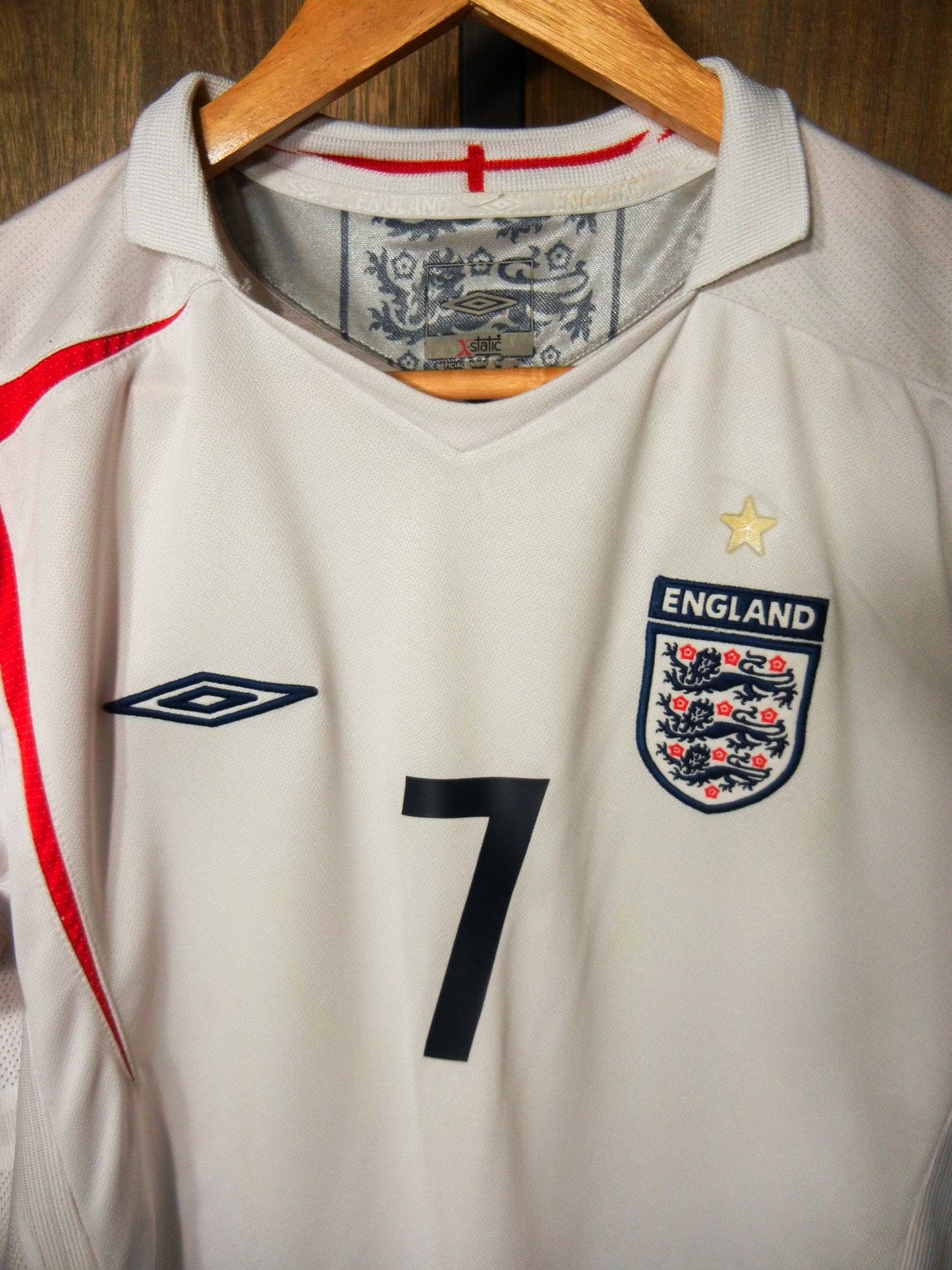 England 2005/07 Home Jersey – David Beckham #7 – Size L – White Umbro Shirt (MPN: 8368081)