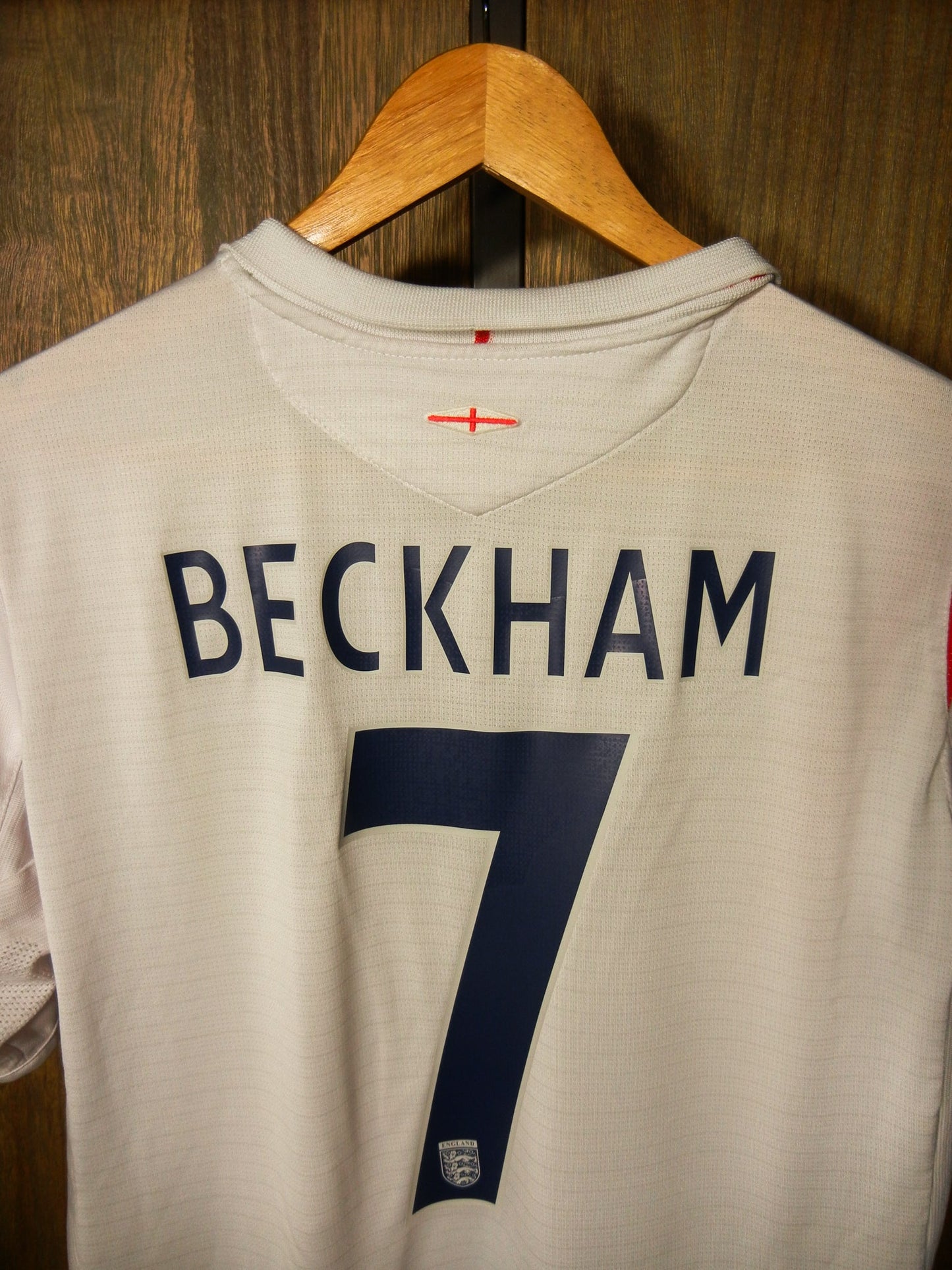 England 2005/07 Home Jersey – David Beckham #7 – Size L – White Umbro Shirt (MPN: 8368081)