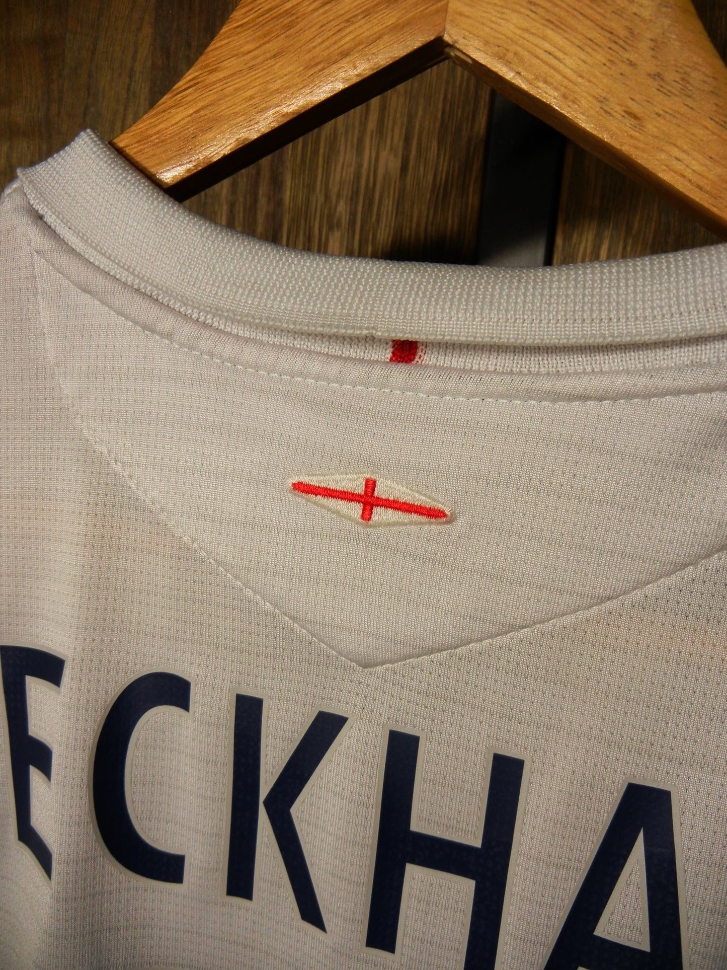 England 2005/07 Home Jersey – David Beckham #7 – Size L – White Umbro Shirt (MPN: 8368081)