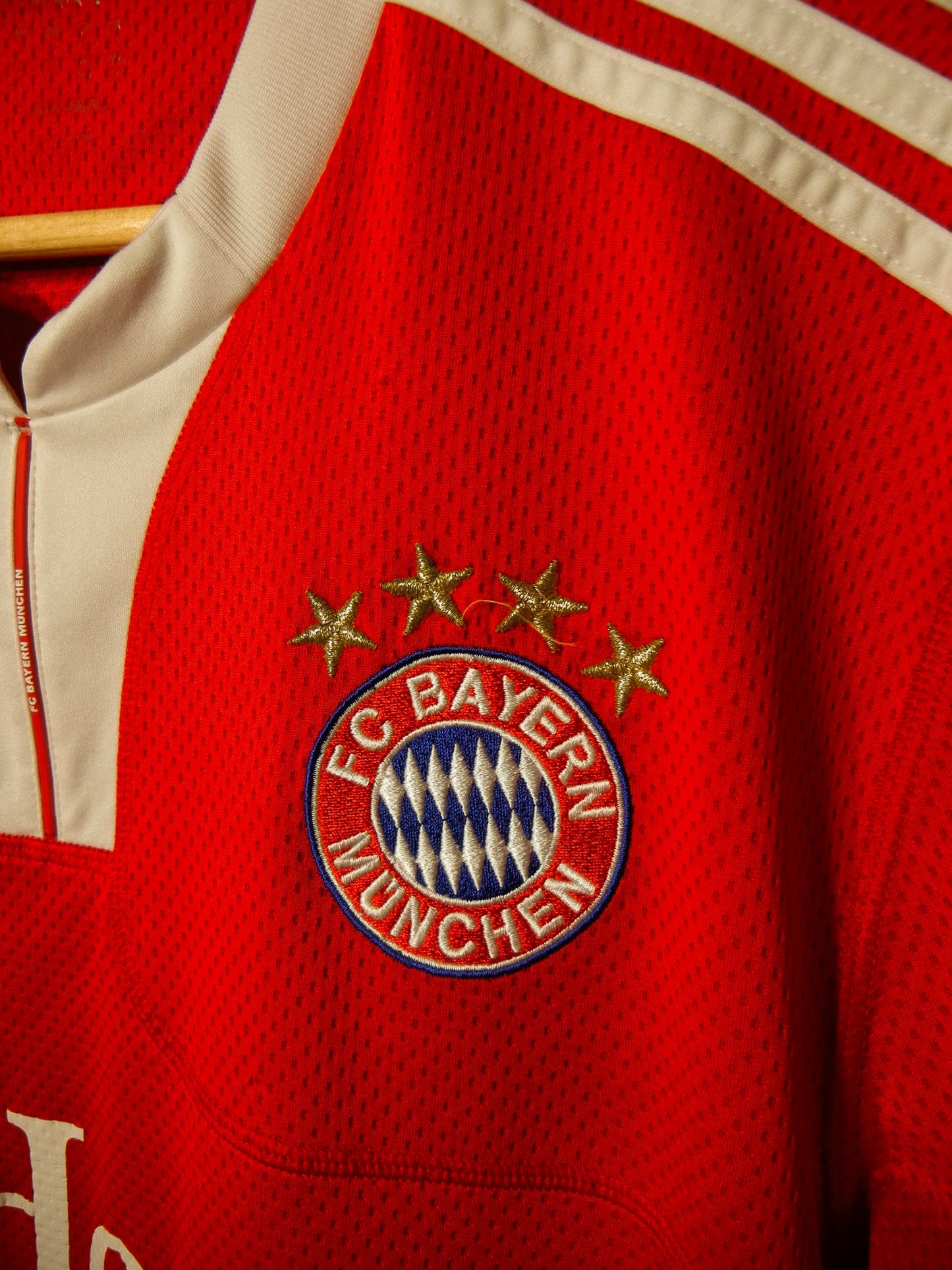 Bayern Munich 2009/10 Home Jersey – Philipp Lahm #21 – Size L – Red Adidas Shirt (MPN: E84214)