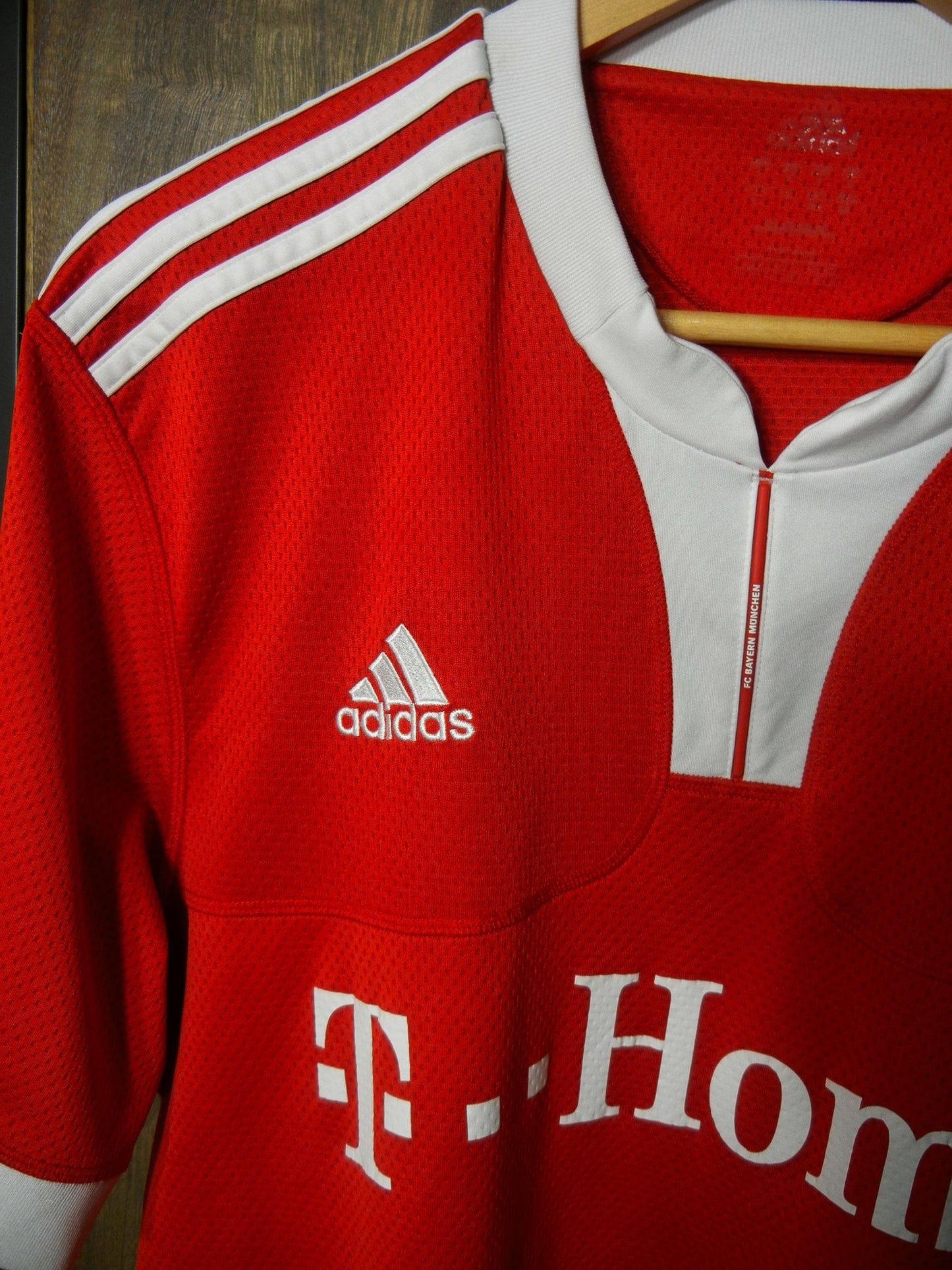 Bayern Munich 2009/10 Home Jersey – Philipp Lahm #21 – Size L – Red Adidas Shirt (MPN: E84214)