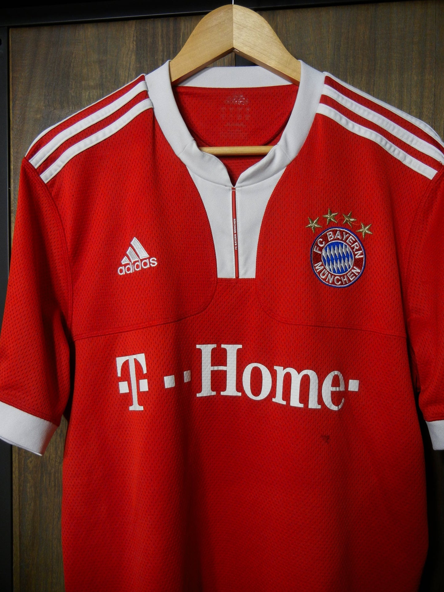Bayern Munich 2009/10 Home Jersey – Philipp Lahm #21 – Size L – Red Adidas Shirt (MPN: E84214)
