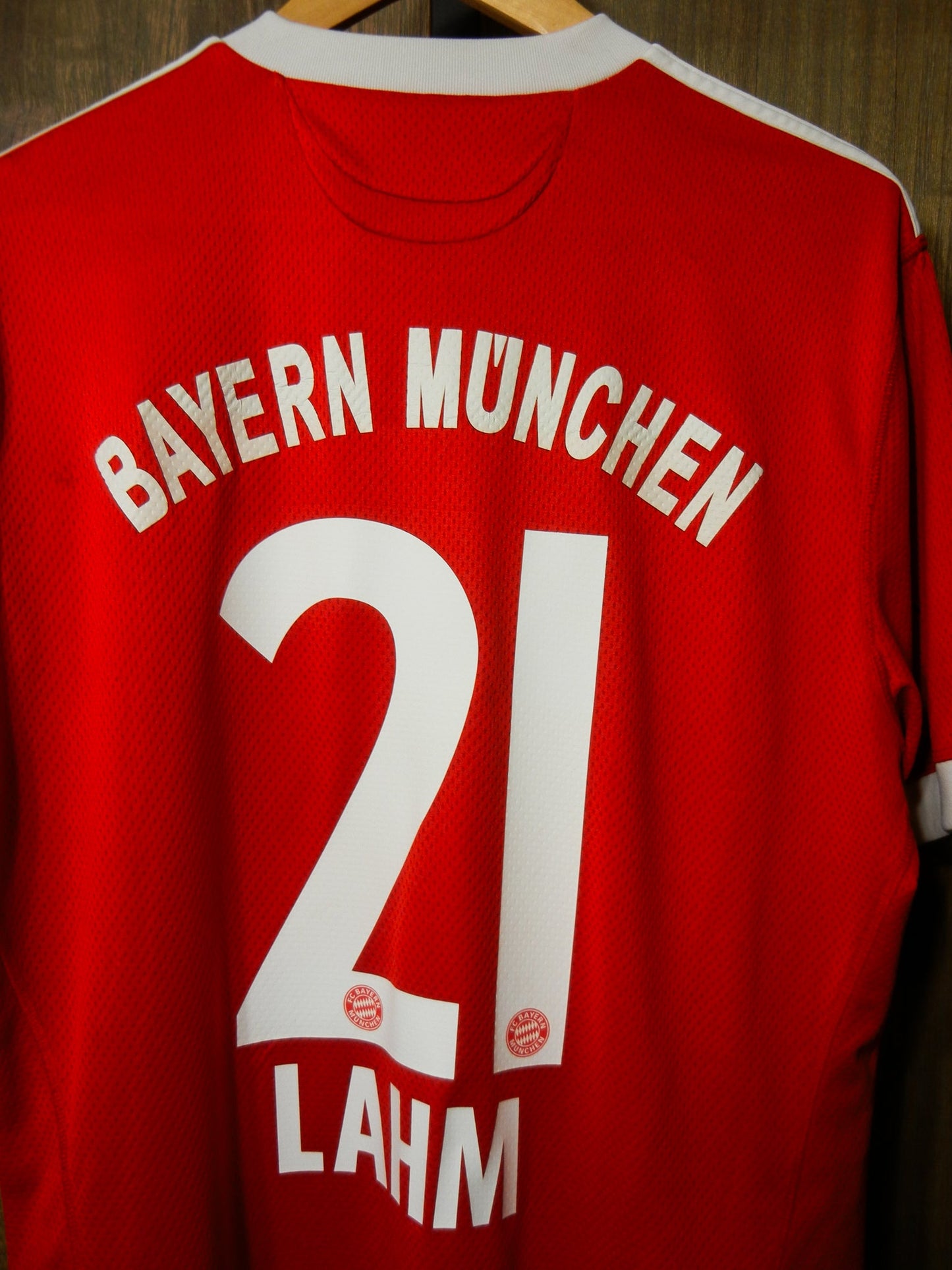 Bayern Munich 2009/10 Home Jersey – Philipp Lahm #21 – Size L – Red Adidas Shirt (MPN: E84214)