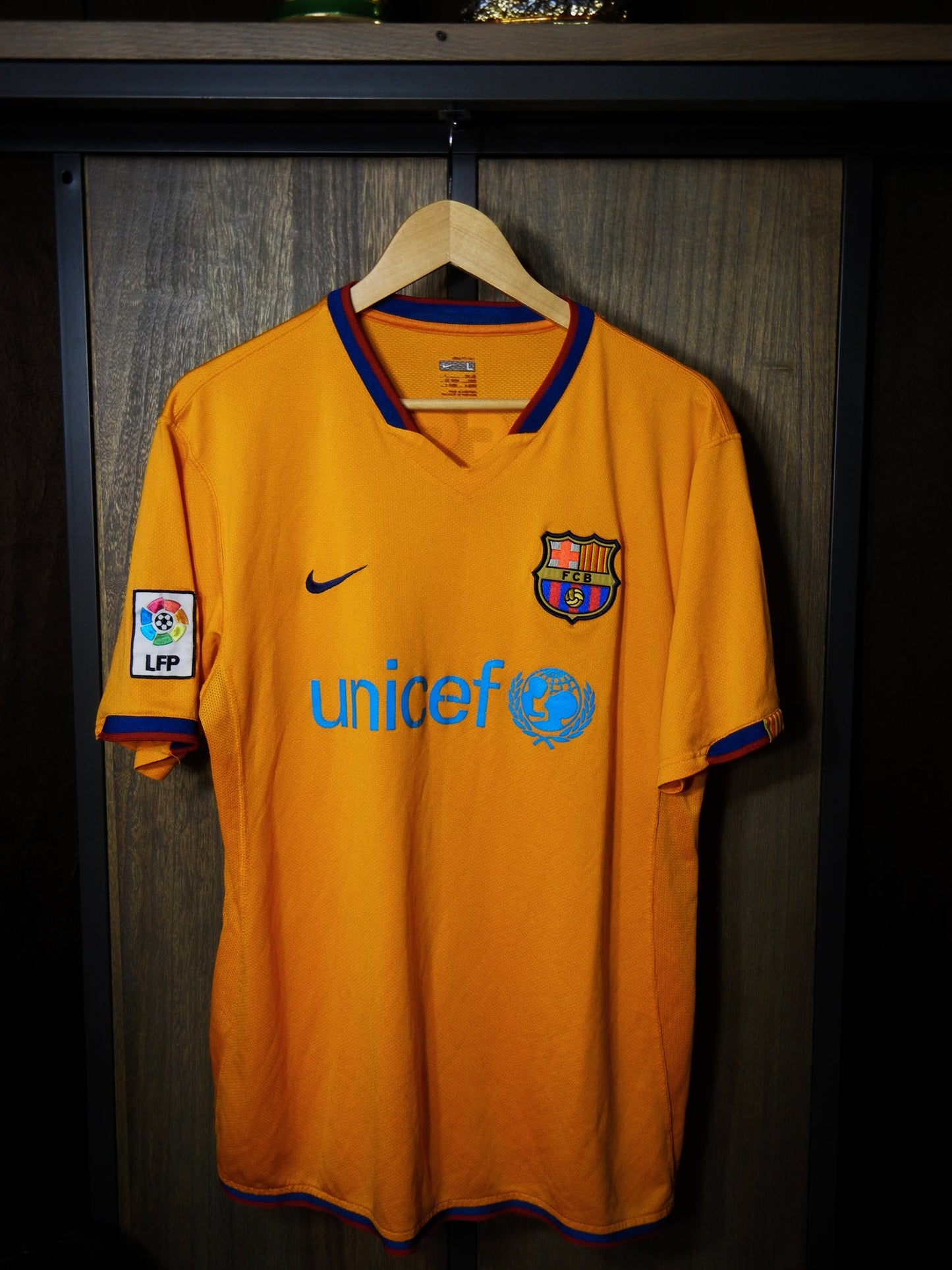 Barcelona 2006/2008 Away Jersey – Lionel Messi #19 – Size L – Orange Nike Shirt (MPN: 146982-819)