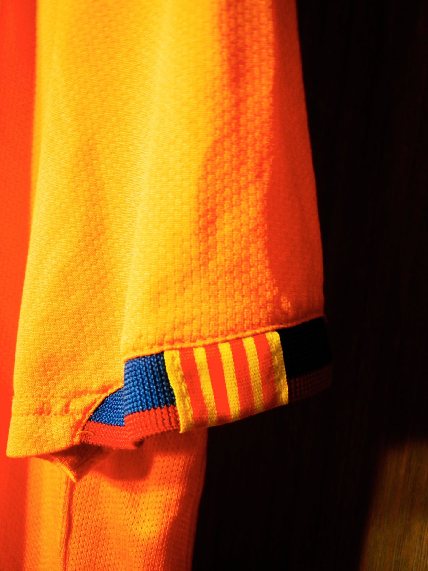 Barcelona 2006/2008 Away Jersey – Lionel Messi #19 – Size L – Orange Nike Shirt (MPN: 146982-819)