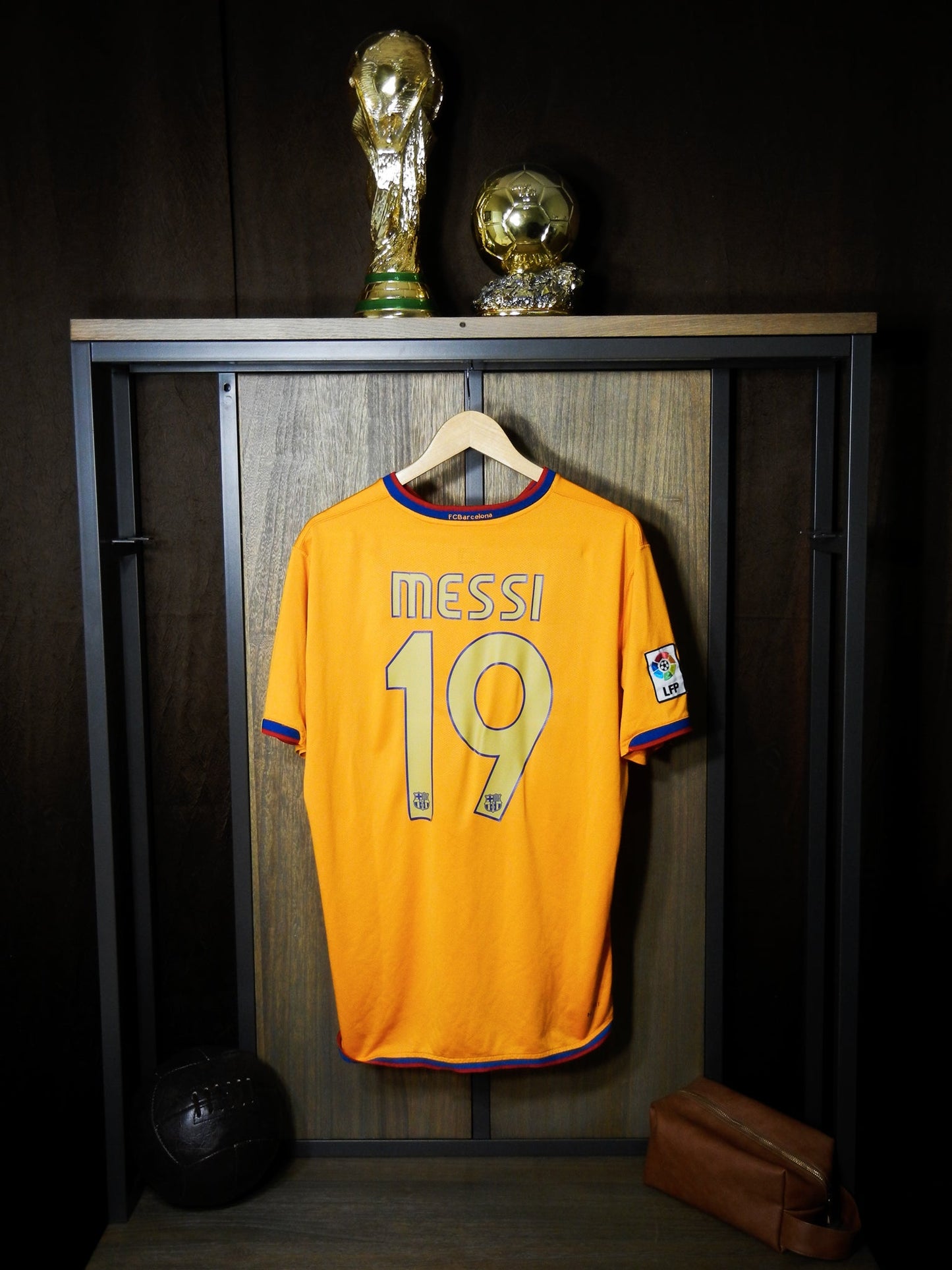 Barcelona 2006/2008 Away Jersey – Lionel Messi #19 – Size L – Orange Nike Shirt (MPN: 146982-819)