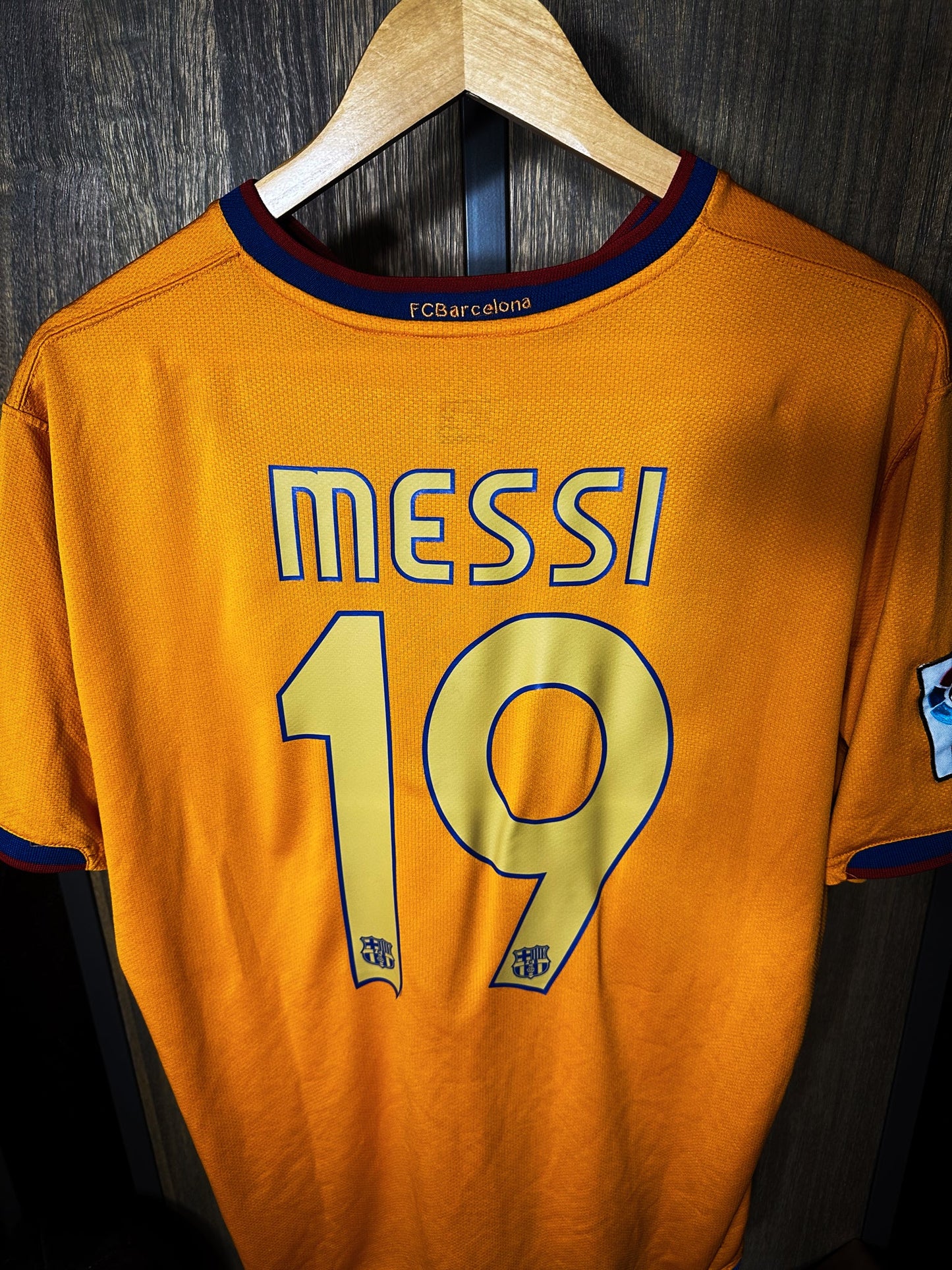 Barcelona 2006/2008 Away Jersey – Lionel Messi #19 – Size L – Orange Nike Shirt (MPN: 146982-819)