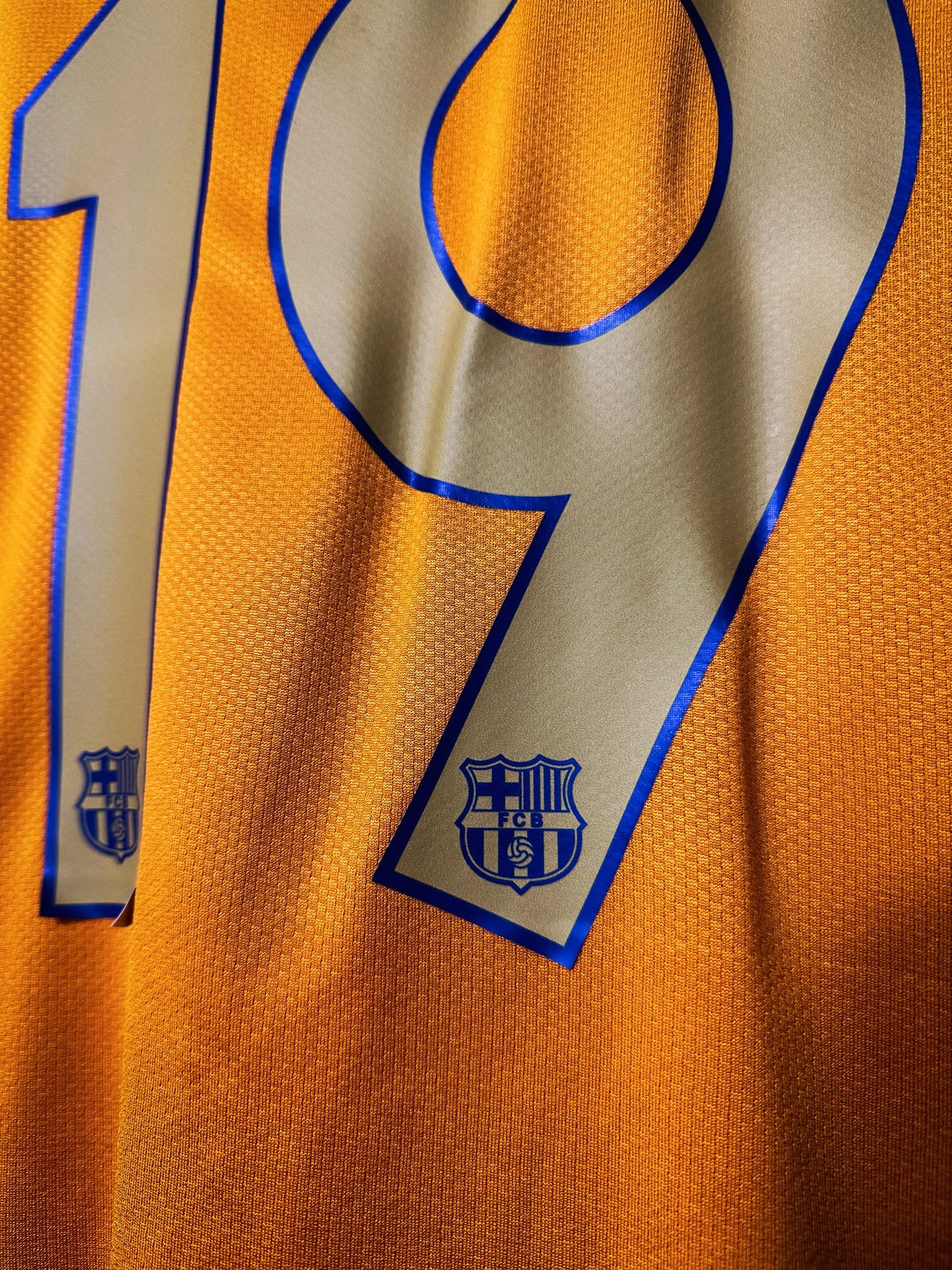 Barcelona 2006/2008 Away Jersey – Lionel Messi #19 – Size L – Orange Nike Shirt (MPN: 146982-819)