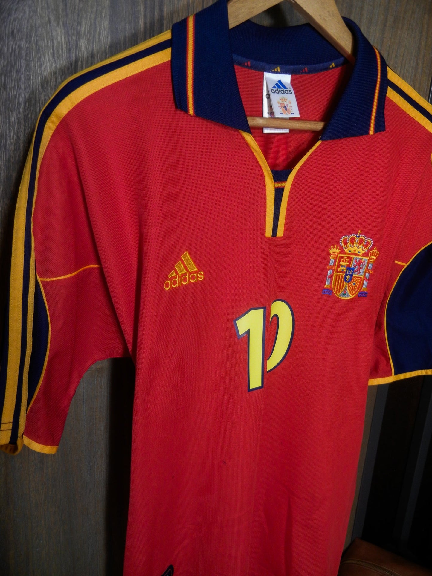 Spain 1999–2002 Home Jersey – Raúl #10 – Large – Red Adidas Shirt (MPN: 647200)