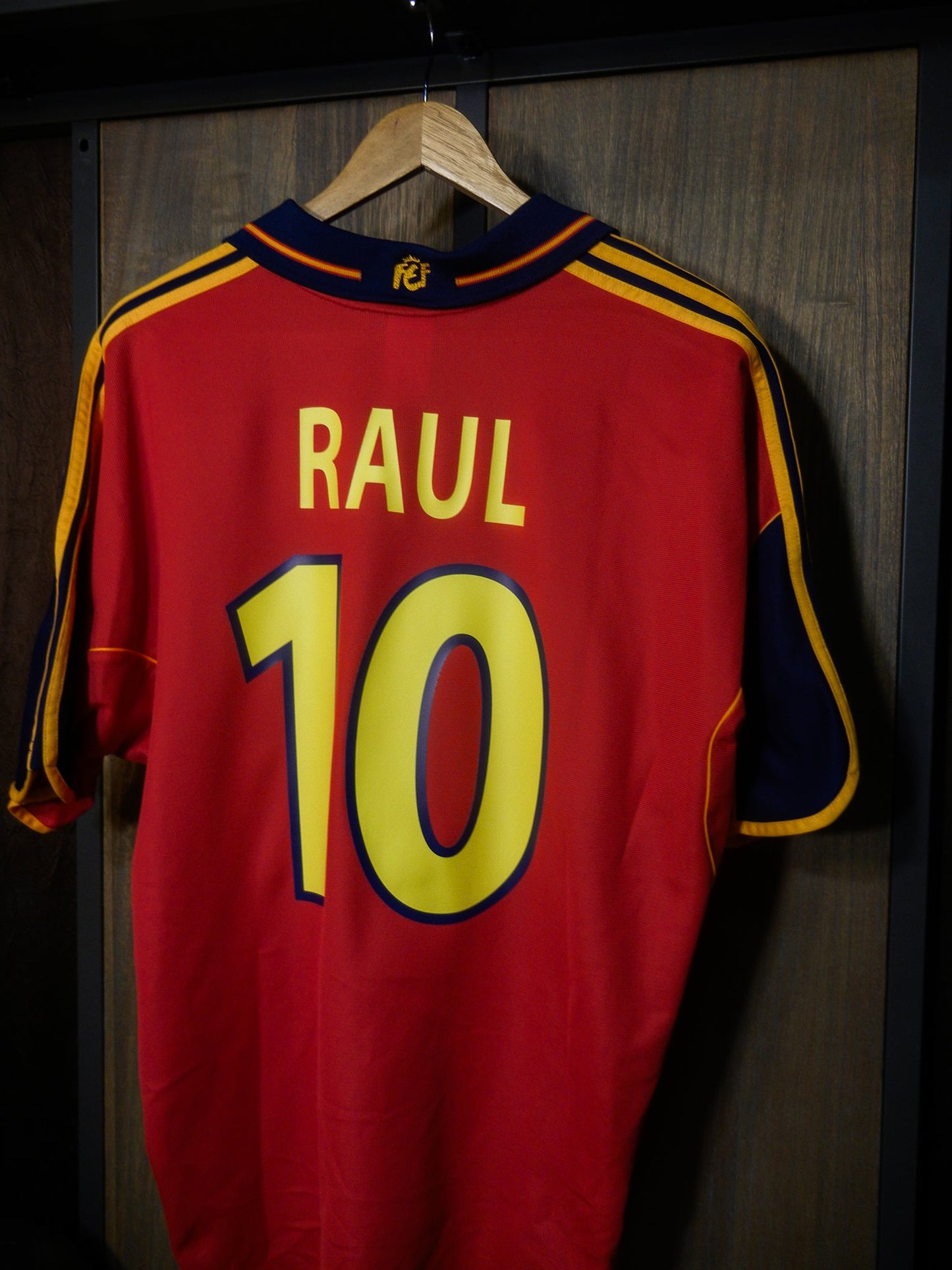 Spain 1999–2002 Home Jersey – Raúl #10 – Large – Red Adidas Shirt (MPN: 647200)