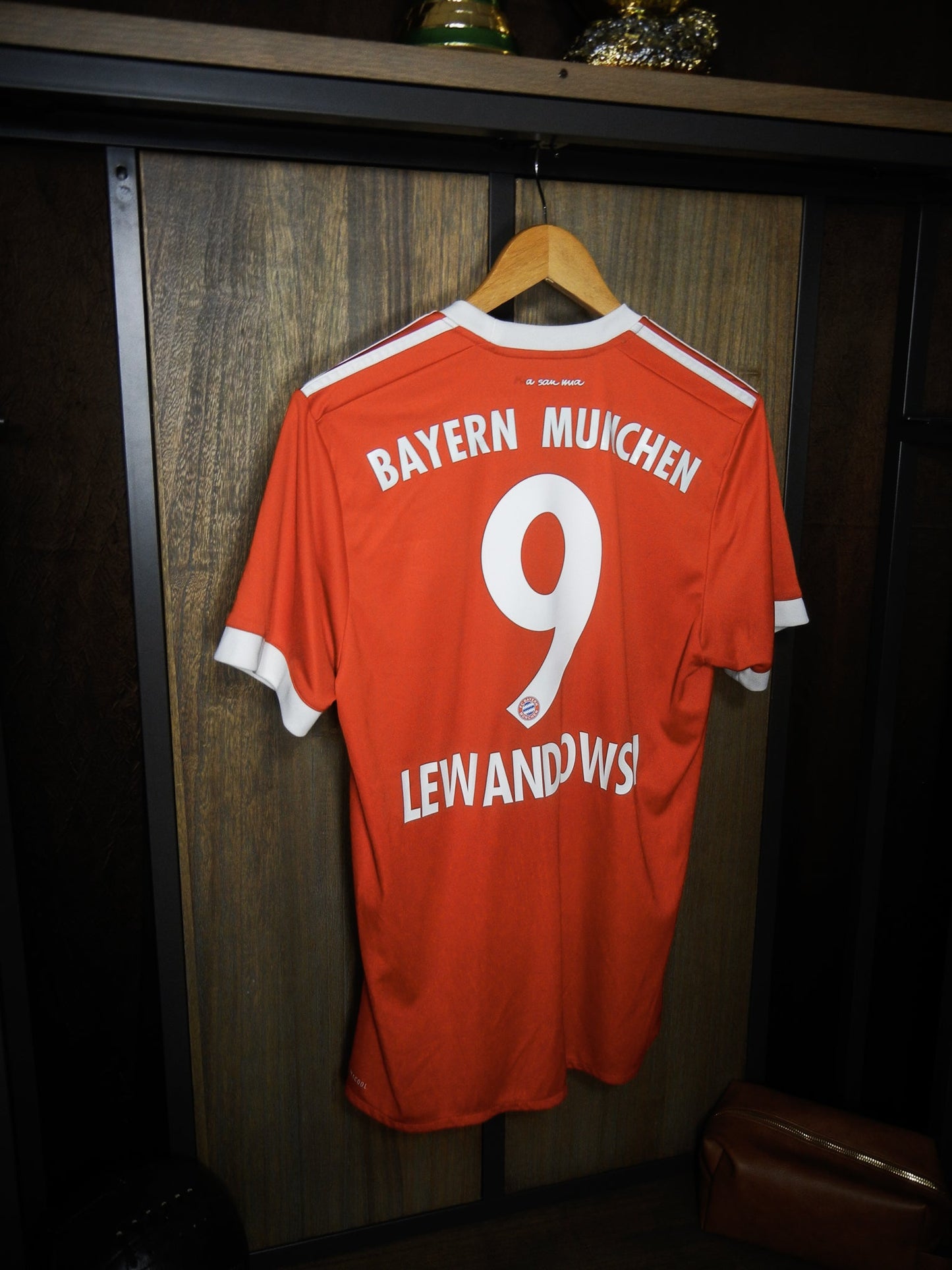 Bayern Munich 2017/18 Home Jersey – Lewandowski #9 – Medium – Red Adidas Shirt (MPN: AZ7961)