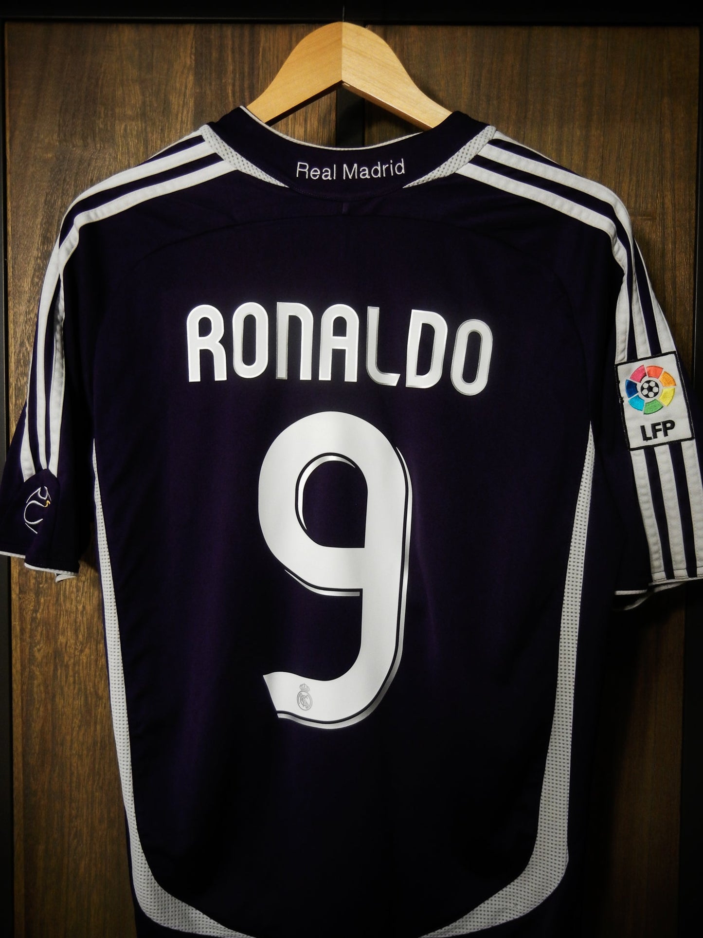 Real Madrid 2006/07 Third Jersey – Ronaldo #9 – Medium – Purple Adidas Shirt (MPN:055226)