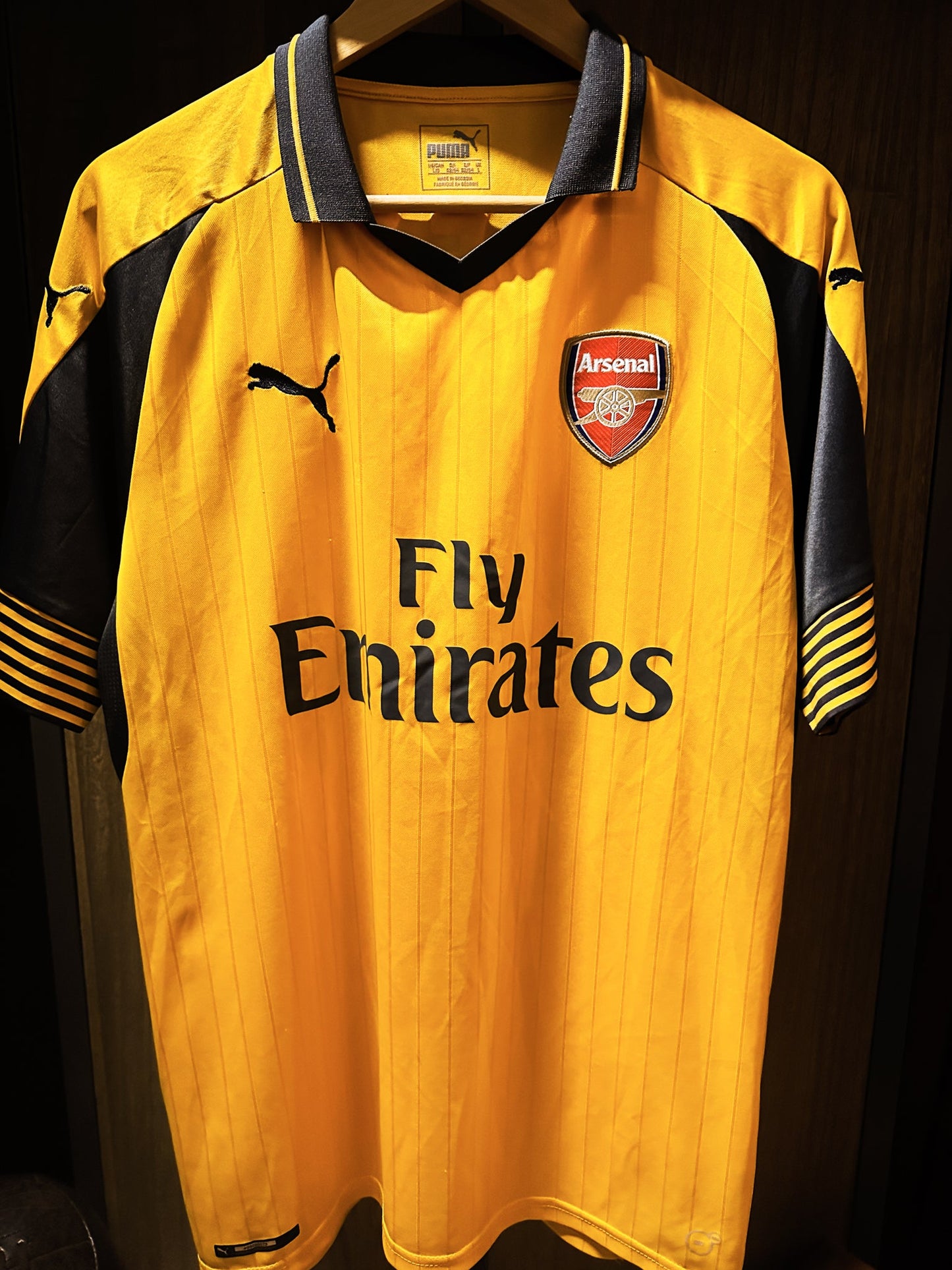 Arsenal 2016/17 Away Jersey – Alexis Sánchez #7 – Size L – Gray & Yellow Puma Shirt (MPN: 749714)