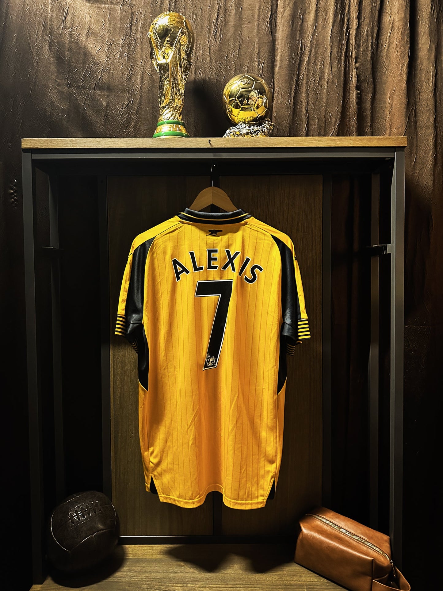 Arsenal 2016/17 Away Jersey – Alexis Sánchez #7 – Size L – Gray & Yellow Puma Shirt (MPN: 749714)