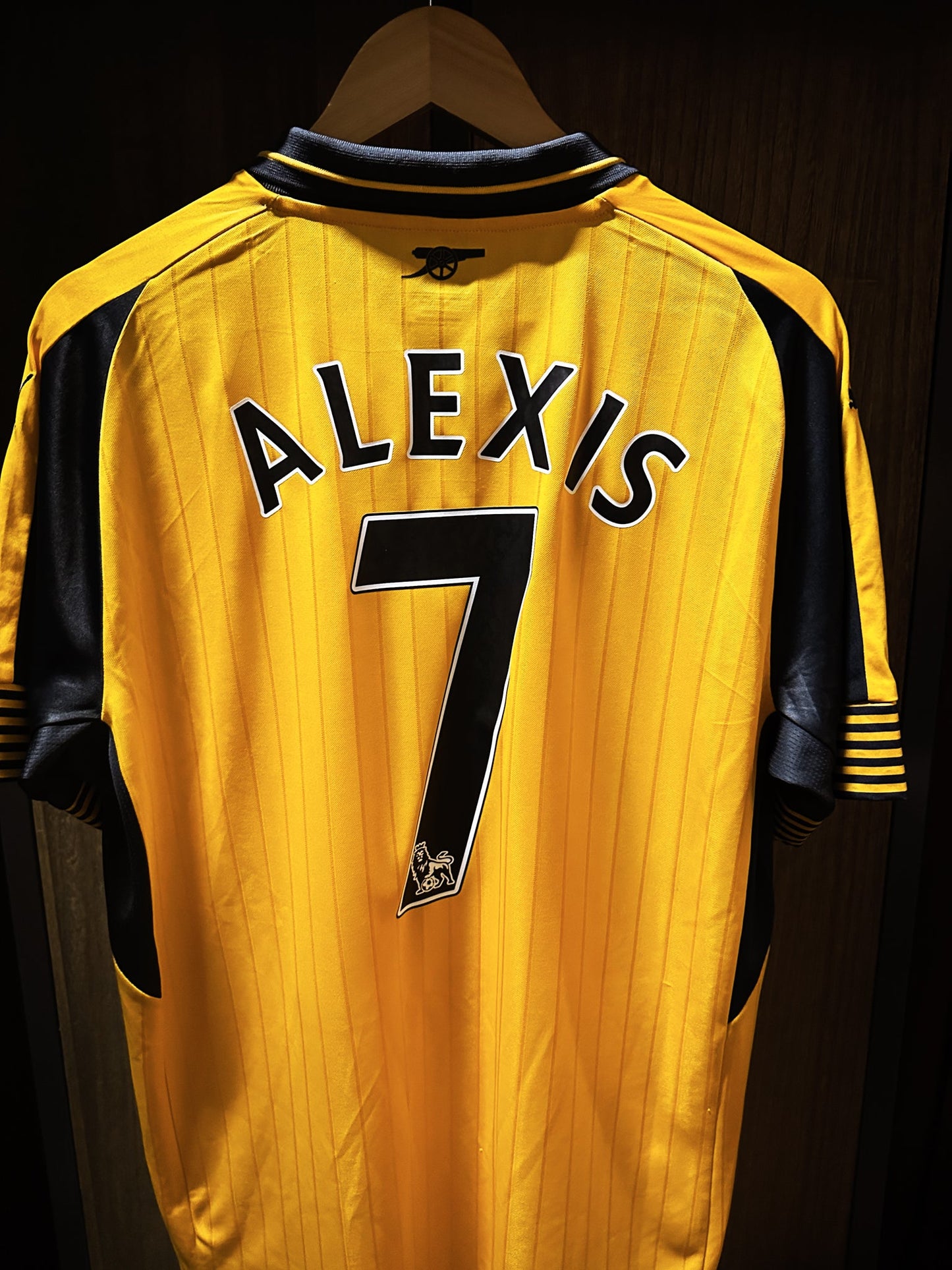 Arsenal 2016/17 Away Jersey – Alexis Sánchez #7 – Size L – Gray & Yellow Puma Shirt (MPN: 749714)