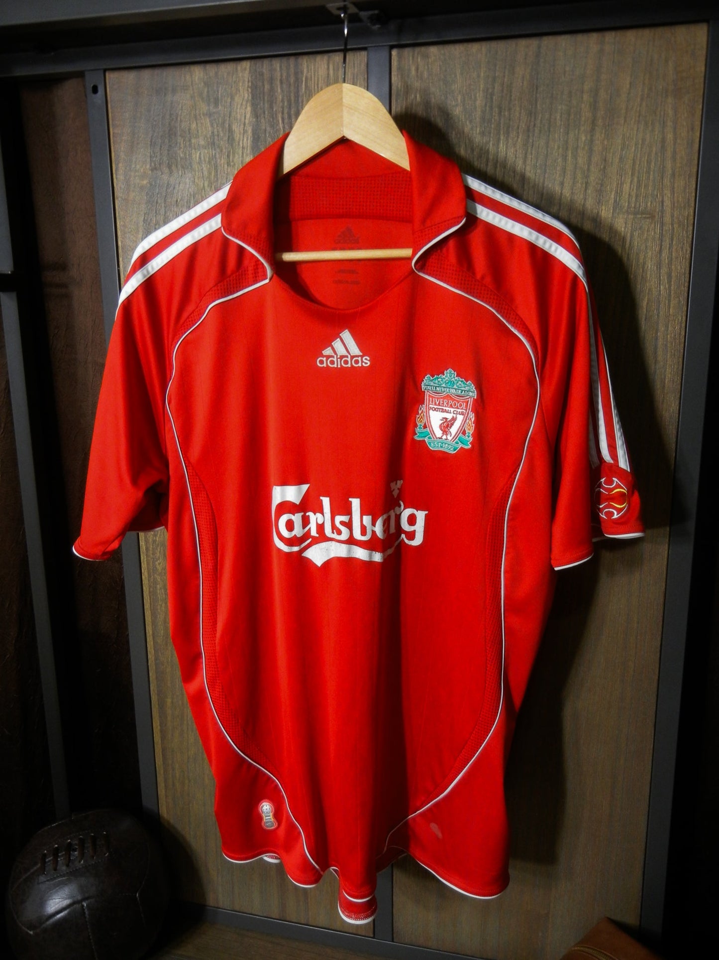Liverpool 2006–2008 Home Jersey – Steven Gerrard #8 – L – Red Adidas Shirt (MPN: 053327)