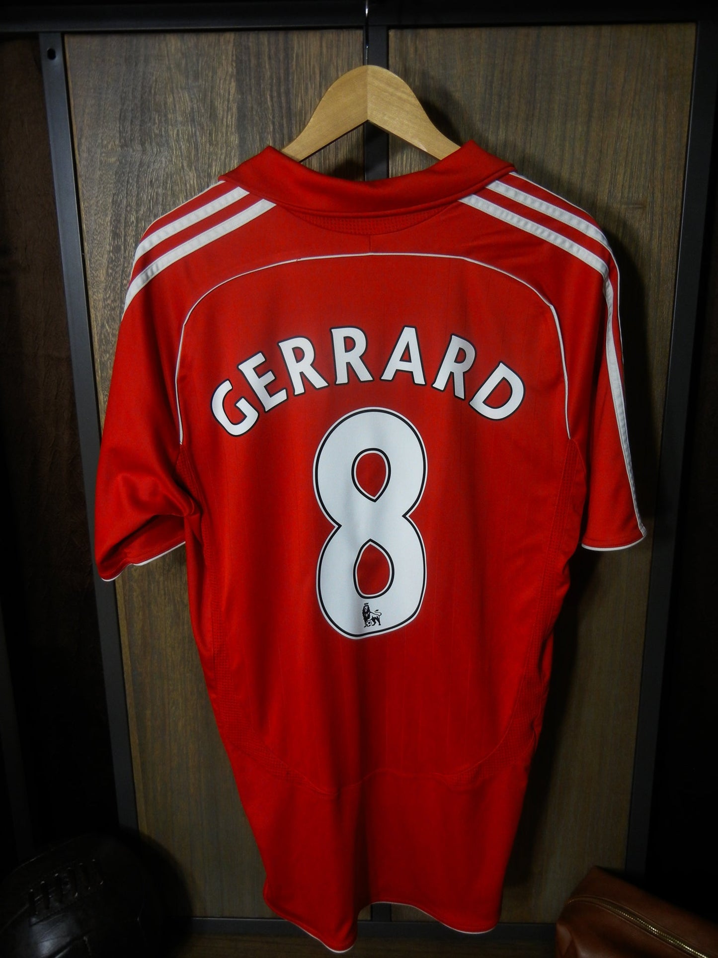 Liverpool 2006–2008 Home Jersey – Steven Gerrard #8 – L – Red Adidas Shirt (MPN: 053327)
