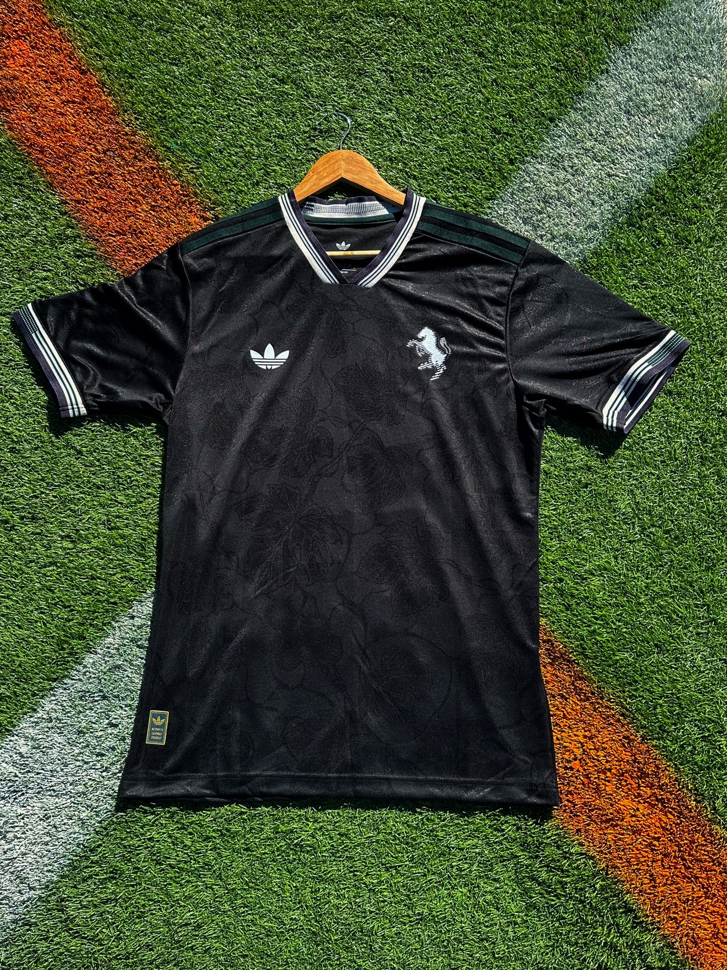 Juventus 2025/2026 Third Jersey – Yıldız 10 Modern Black & Neon Edition