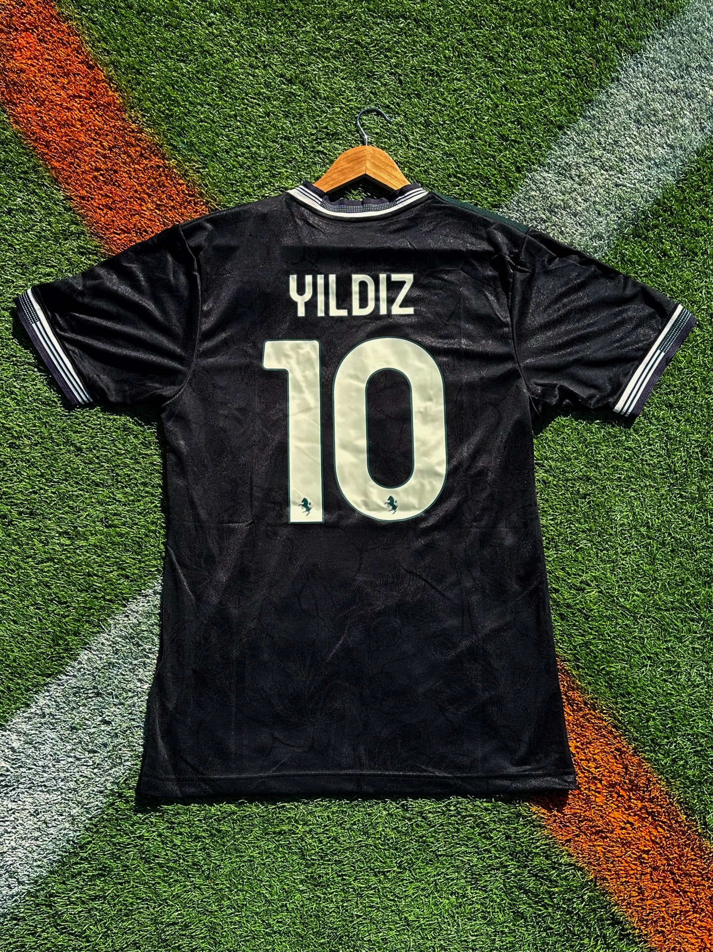 Juventus 2025/2026 Third Jersey – Yıldız 10 Modern Black & Neon Edition
