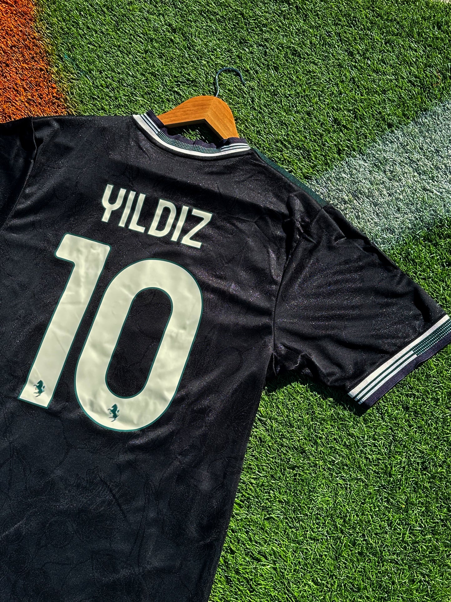 Juventus 2025/2026 Third Jersey – Yıldız 10 Modern Black & Neon Edition