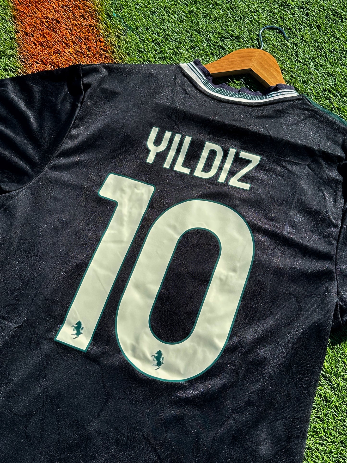 Juventus 2025/2026 Third Jersey – Yıldız 10 Modern Black & Neon Edition