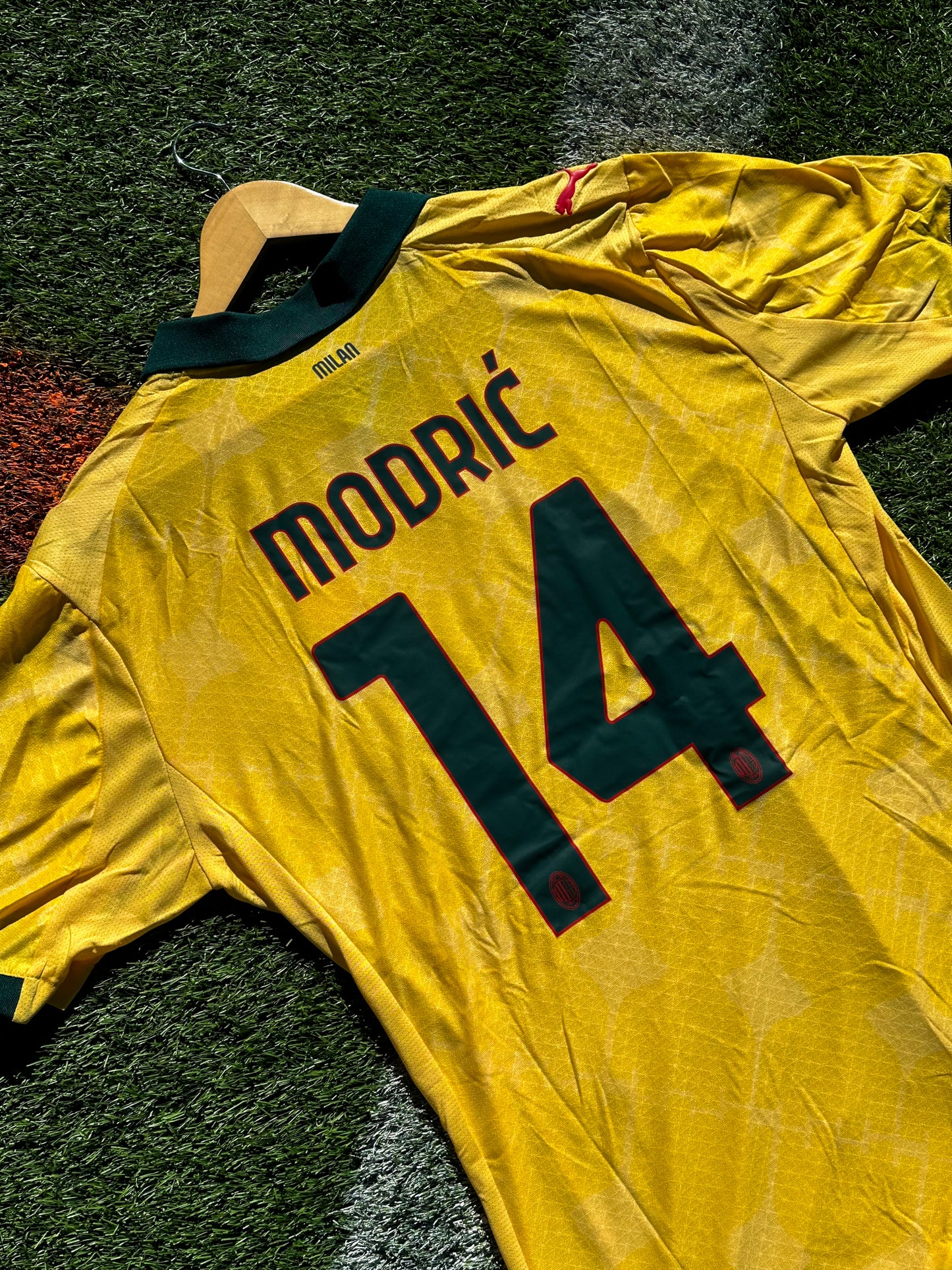 AC Milan 2025/2026 Third Jersey – Modrić 14 Yellow Edition Vintage-Inspired Alternate Kit