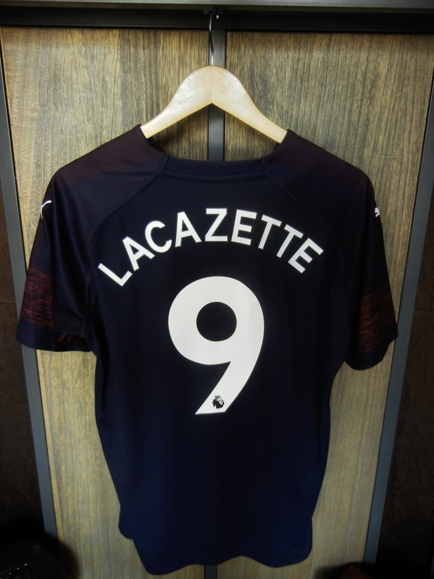 Arsenal 2018/2019 Away Jersey – Lacazette #9 – Medium – Navy & Volt Puma Shirt (MPN: 753213-13)