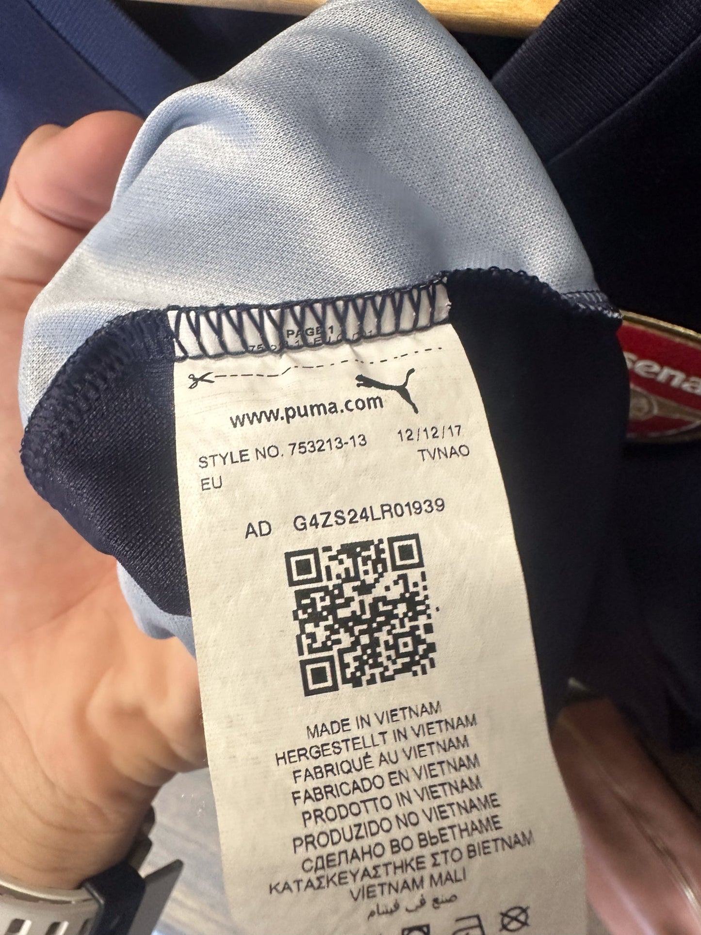 Arsenal 2018/2019 Away Jersey – Lacazette #9 – Medium – Navy & Volt Puma Shirt (MPN: 753213-13)