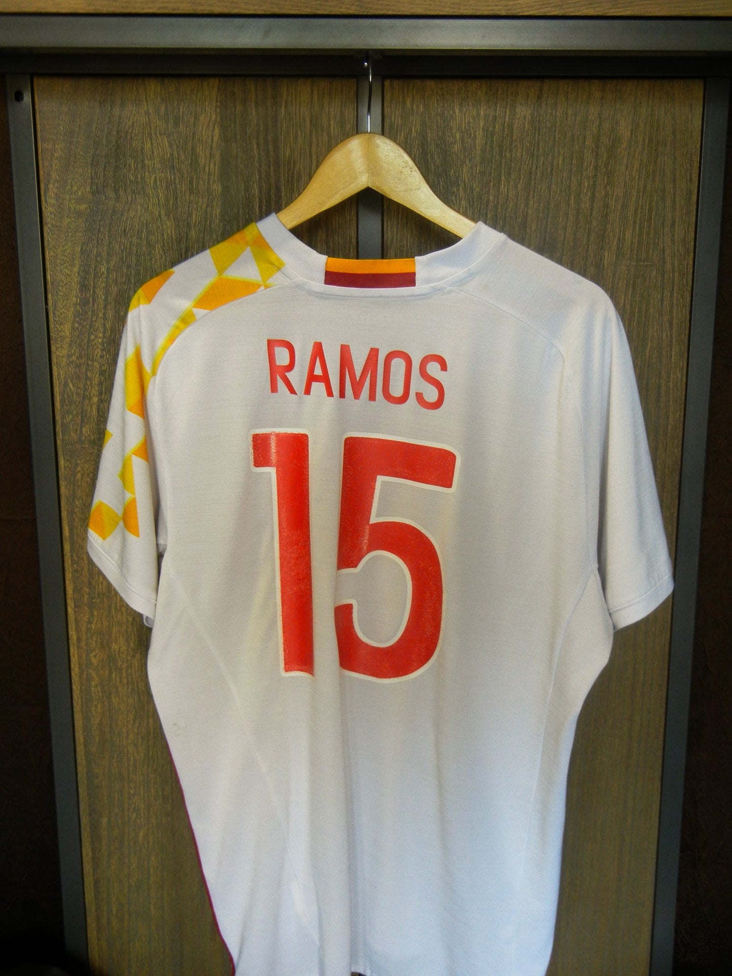 Spain 2016/2017 Away Jersey – Sergio Ramos #15 – XL – White Adidas Shirt (MPN: AA0830)