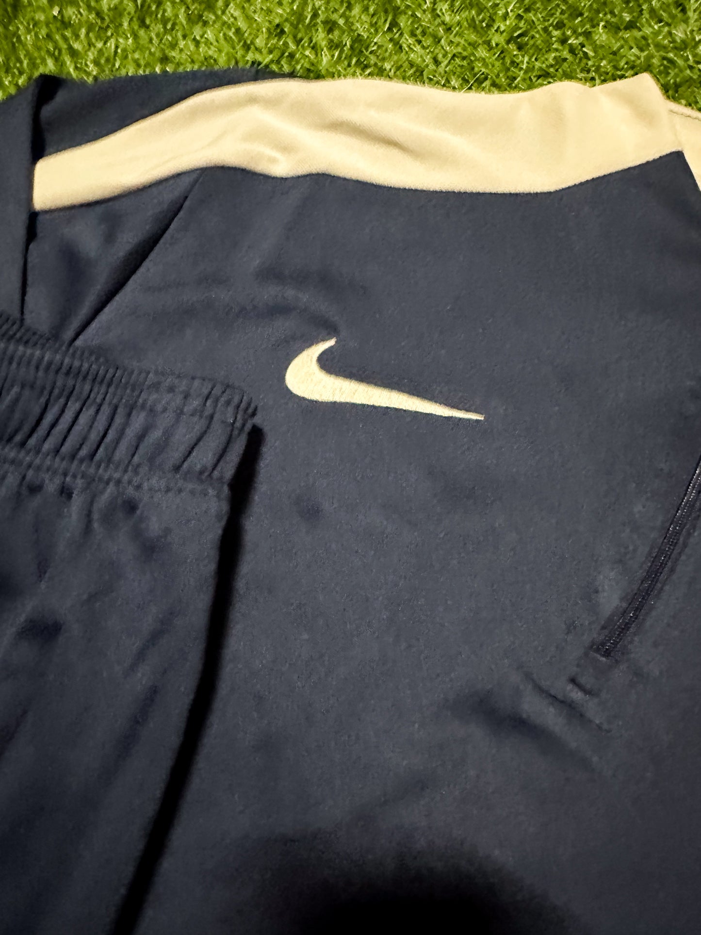 Uruguay 2026 World Cup Black Tracksuit – La Celeste Performance Edition