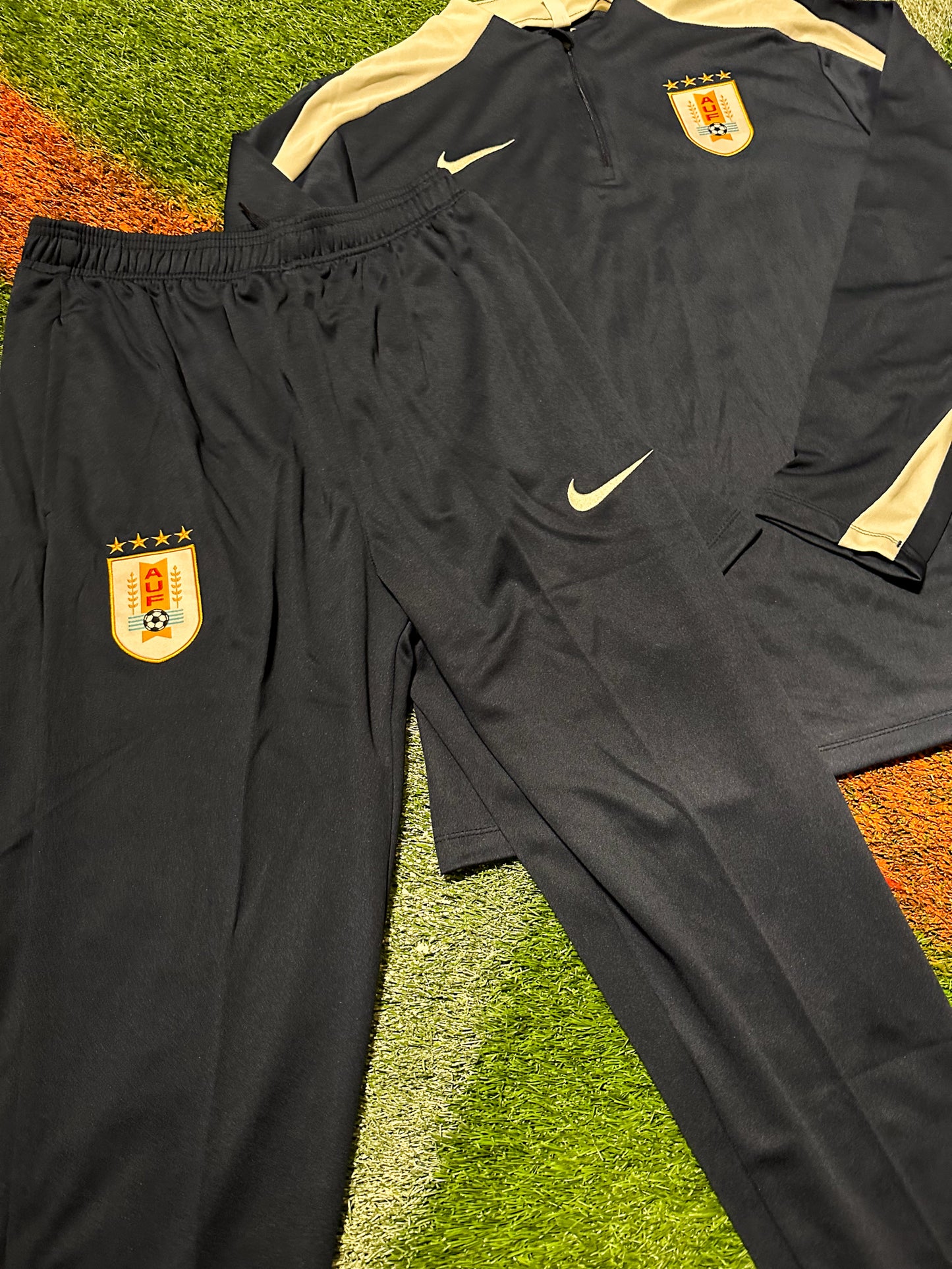 Uruguay 2026 World Cup Black Tracksuit – La Celeste Performance Edition