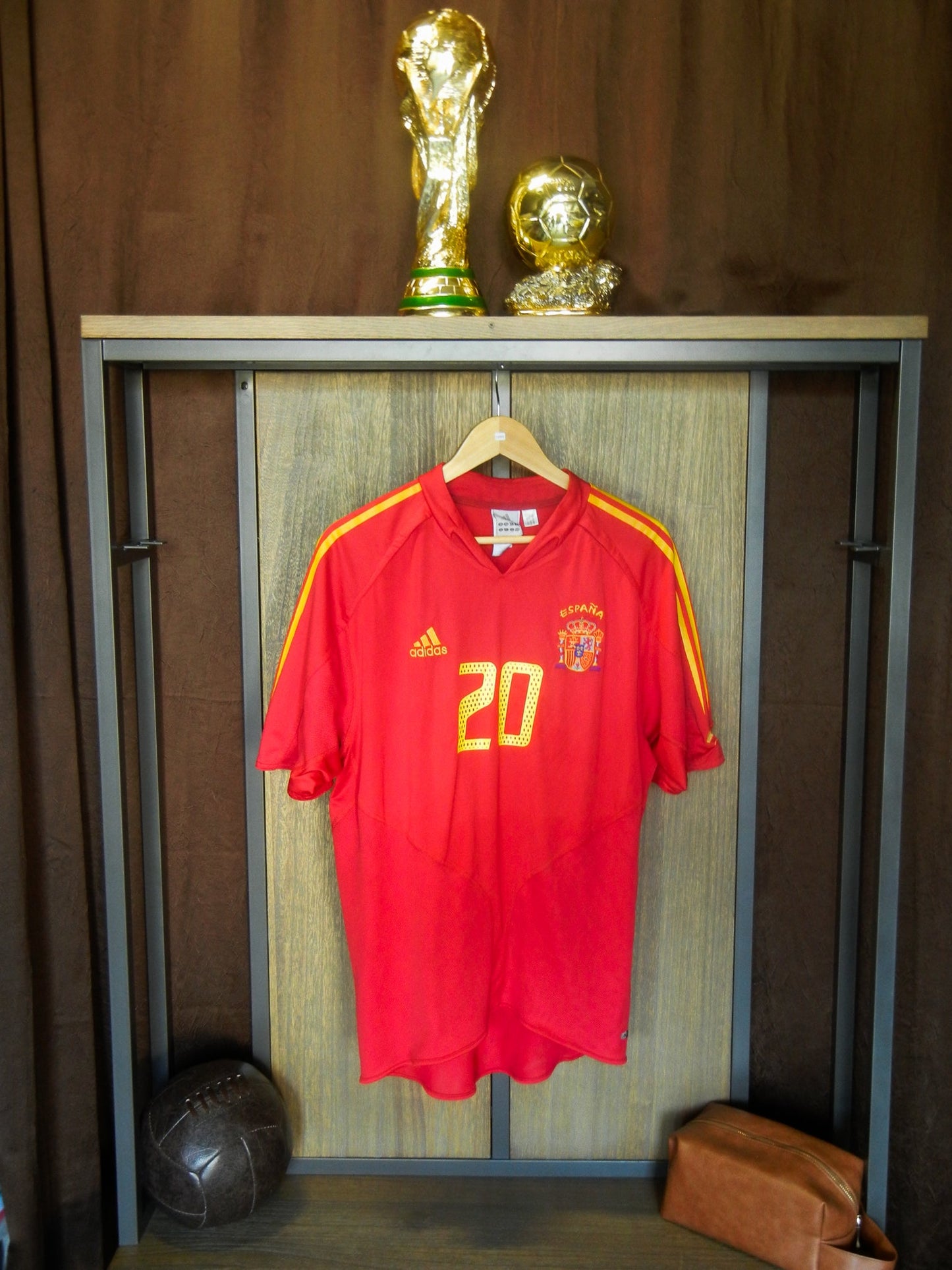 Spain 2004/2006 Home Jersey – Xavi #20 – Size L – Red Adidas Shirt (MPN: 600179)