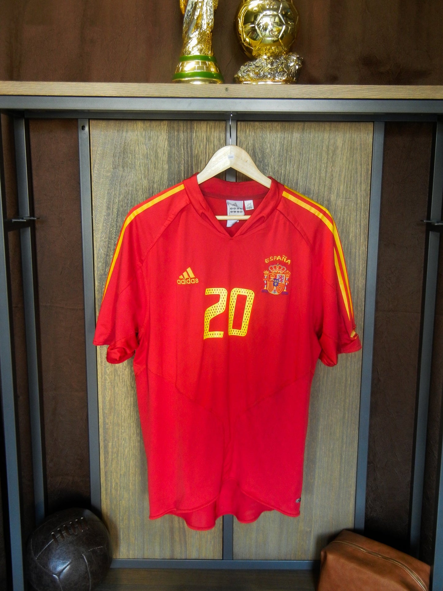 Spain 2004/2006 Home Jersey – Xavi #20 – Size L – Red Adidas Shirt (MPN: 600179)