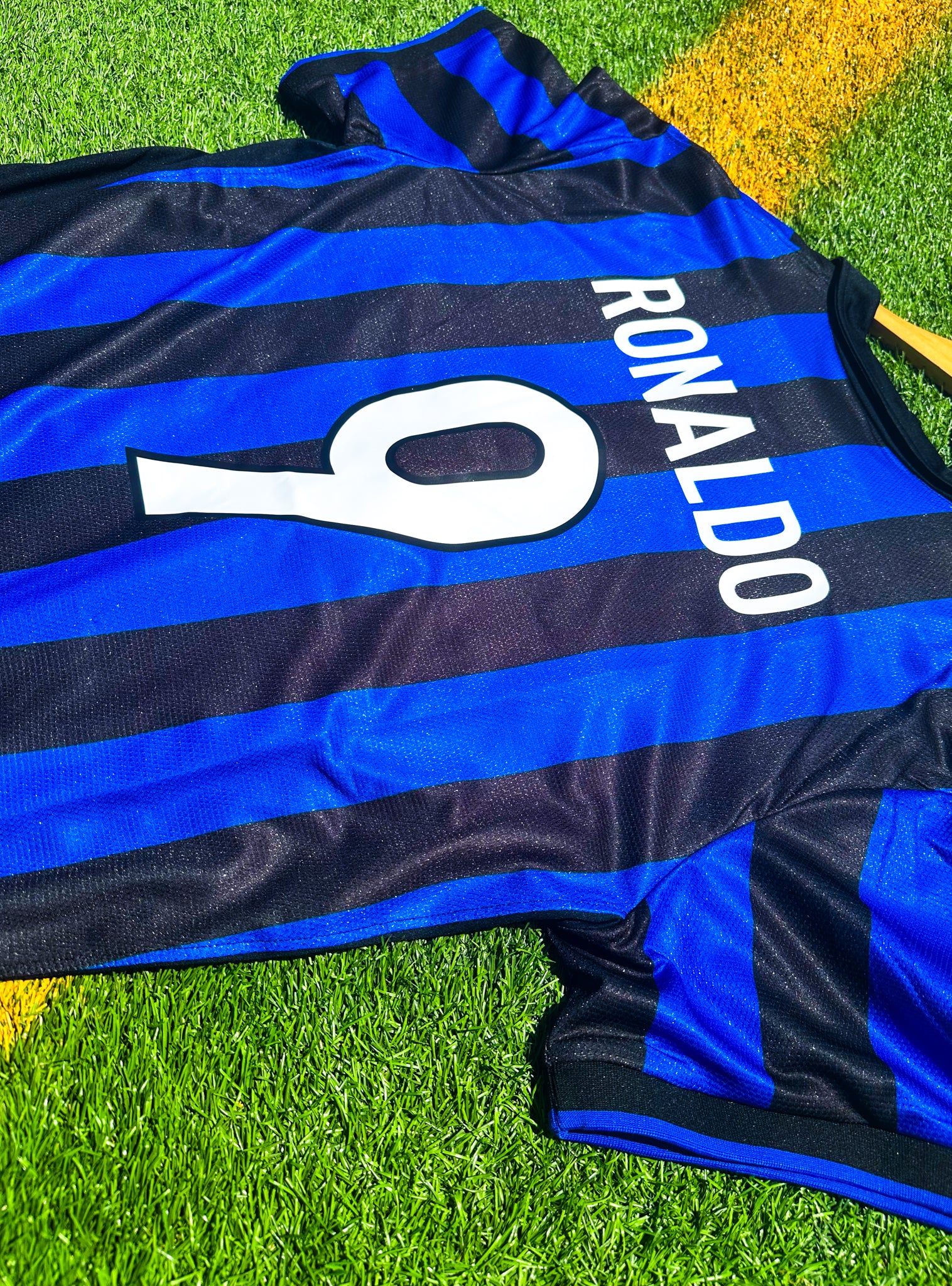 Ronaldo 1998/99 Inter jersey styled on model.