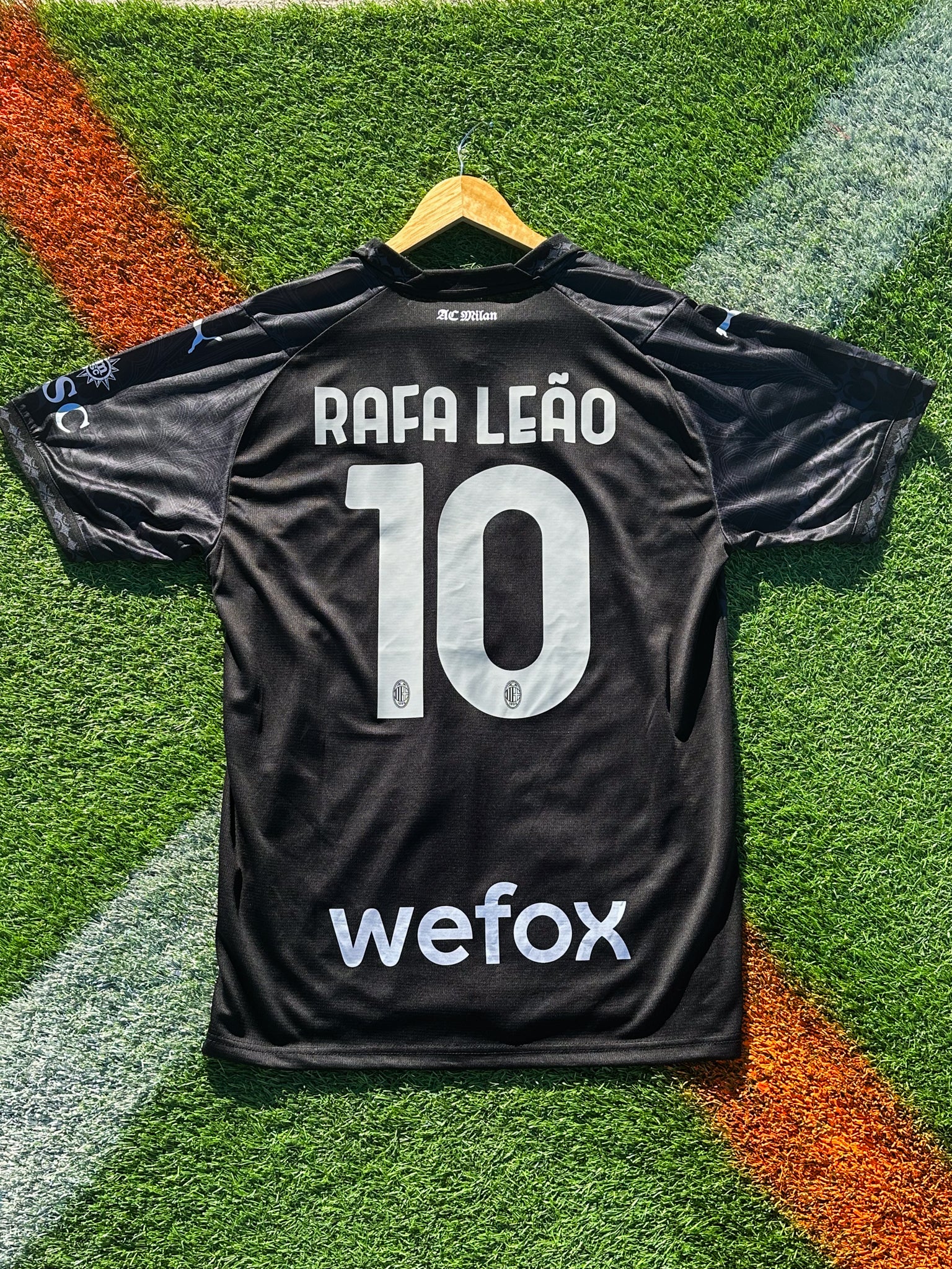 AC Milan Rafa Leão 10 シャツ 黒 AC Milan 2023 Fourth Jersey – Rafael Leão 10 -Special Black