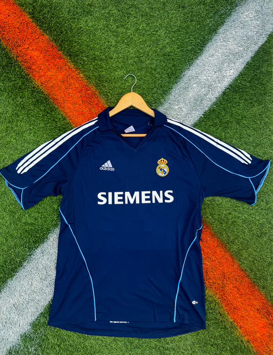Real Madrid 2005–2006 Away Jersey – Classic Navy Siemens Kit