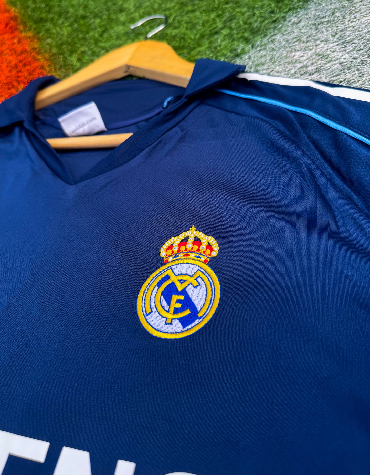 Real Madrid 2005–2006 Away Jersey – Classic Navy Siemens Kit