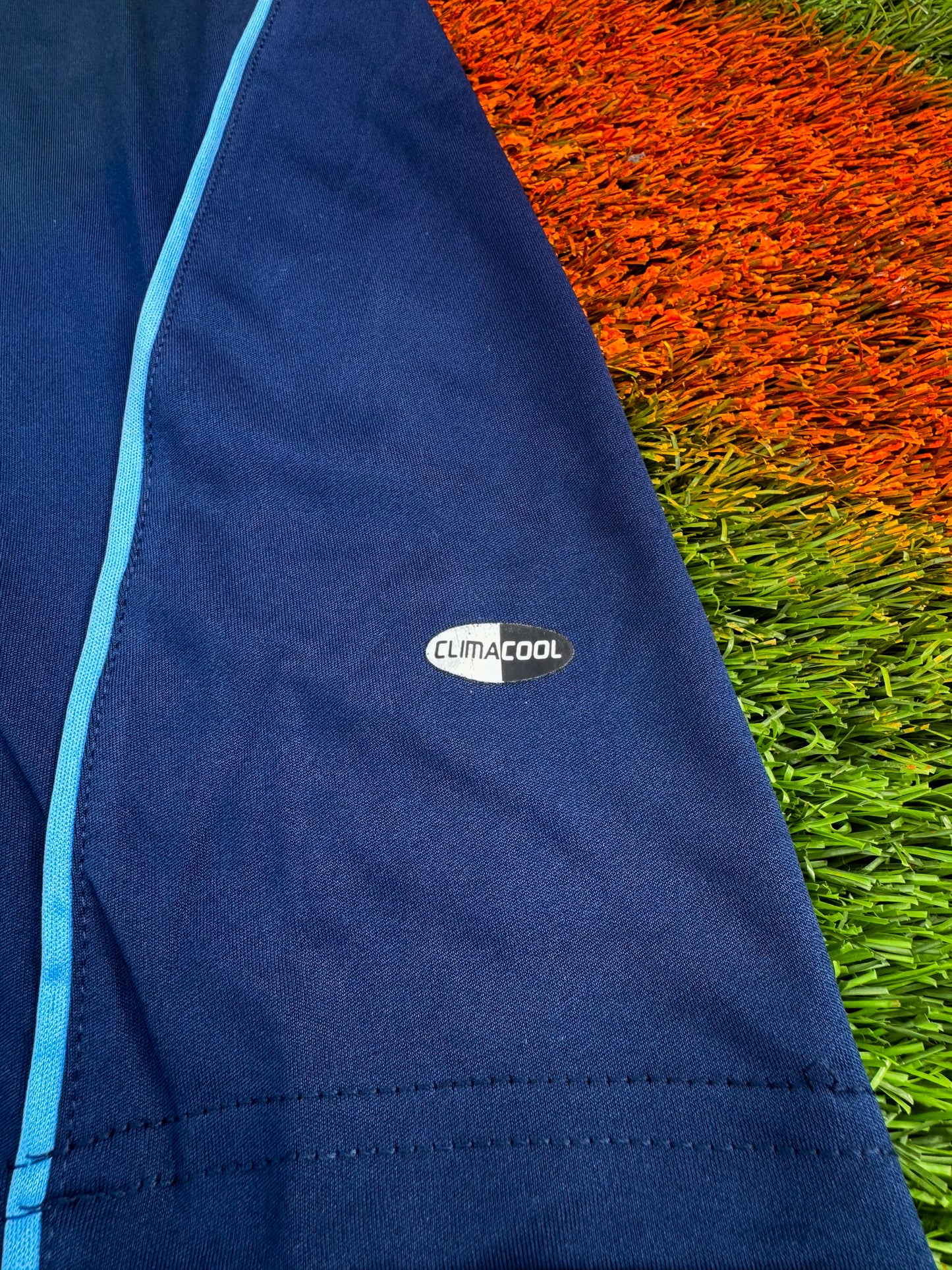 Real Madrid 2005–2006 Away Jersey – Classic Navy Siemens Kit