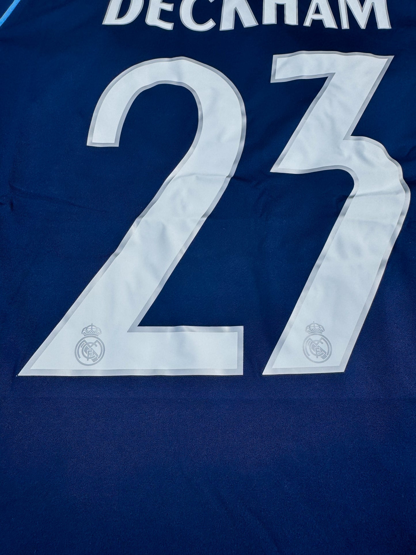 Real Madrid 2005–2006 Away Jersey – Classic Navy Siemens Kit