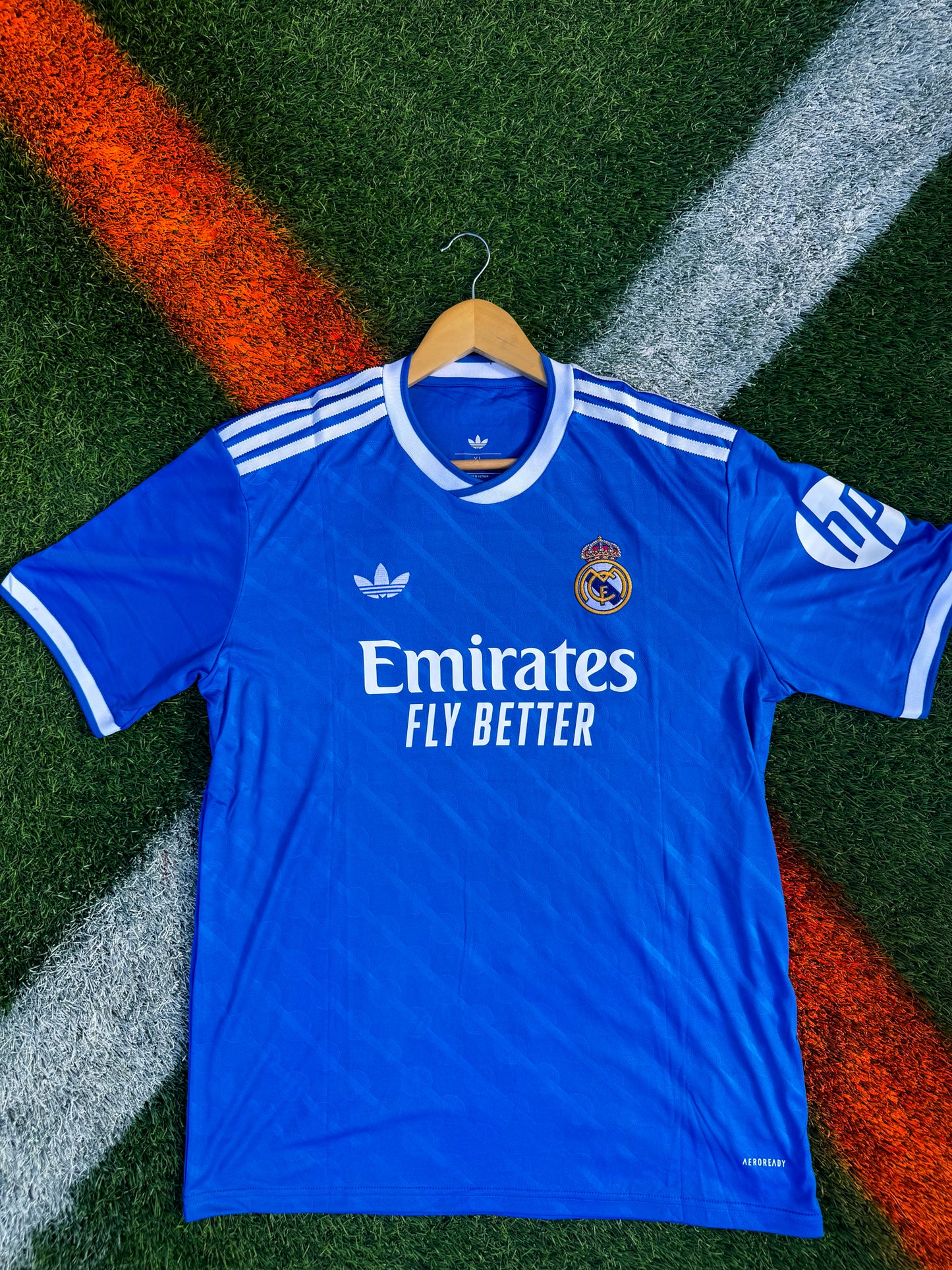 Real Madrid 2025–26 Third Jersey – Bellingham #5 – Bernabéu Blue Retro Edition