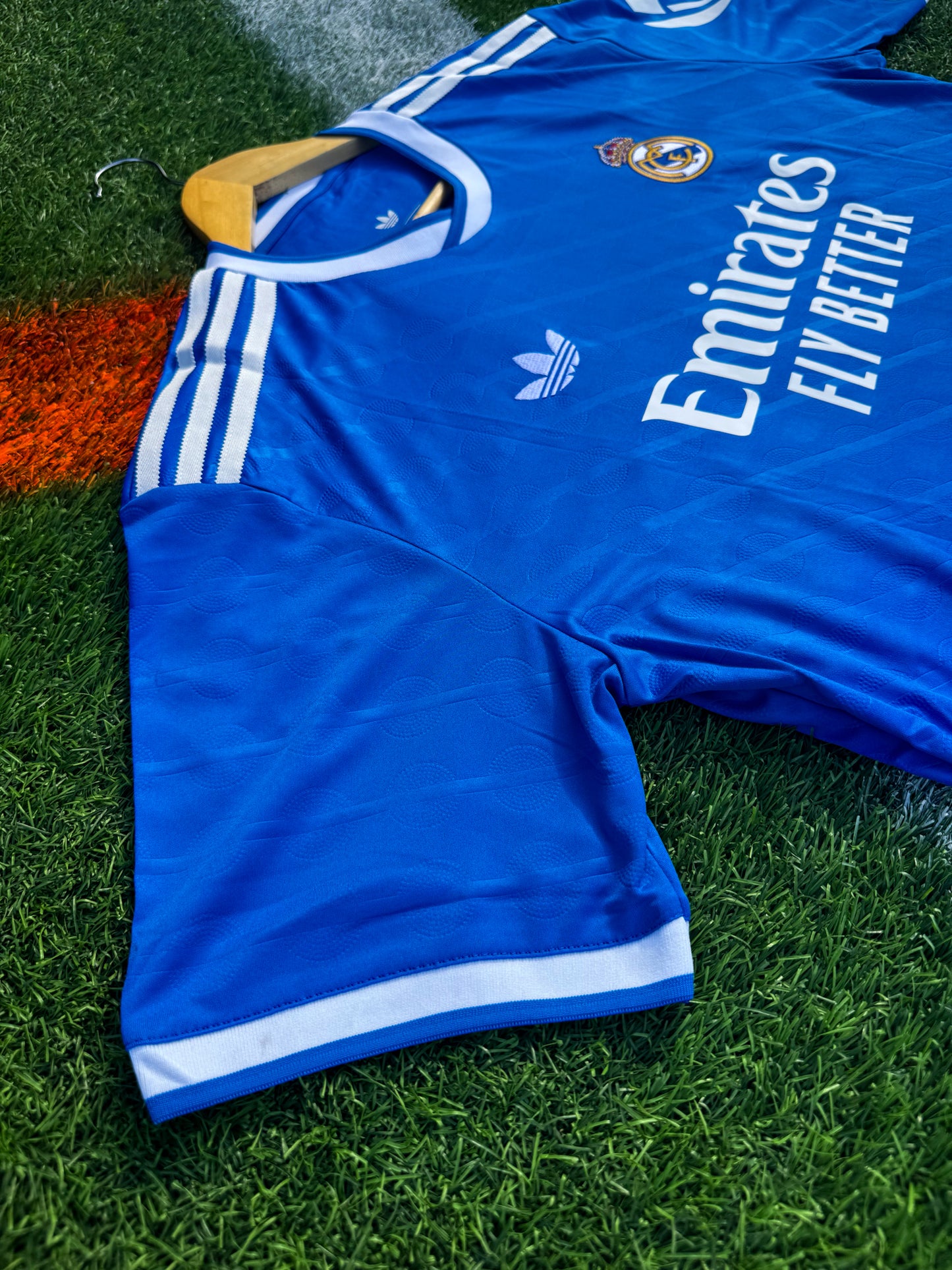Real Madrid 2025–26 Third Jersey – Bellingham #5 – Bernabéu Blue Retro Edition