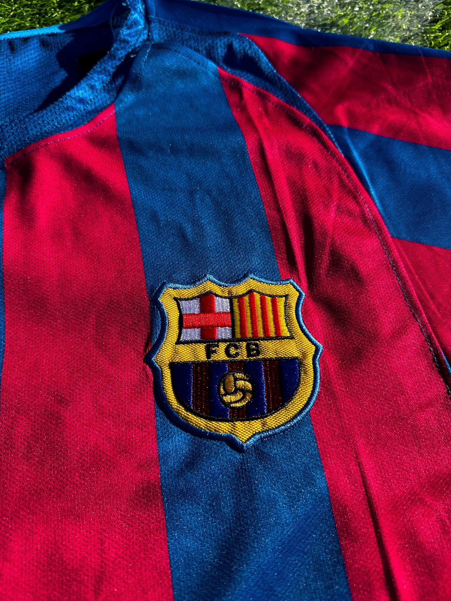Barcelona 2005–06 Home Jersey Ronaldinho #10 – Vintage Nike Champions League Winning Football Shirt