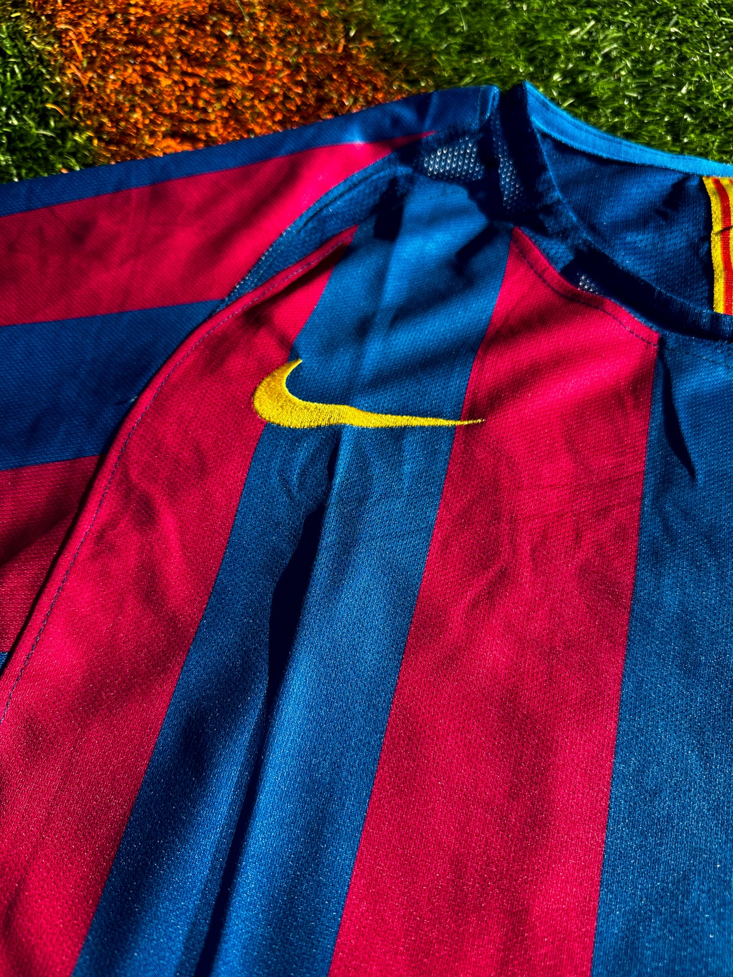 Barcelona 2005–06 Home Jersey Ronaldinho #10 – Vintage Nike Champions League Winning Football Shirt