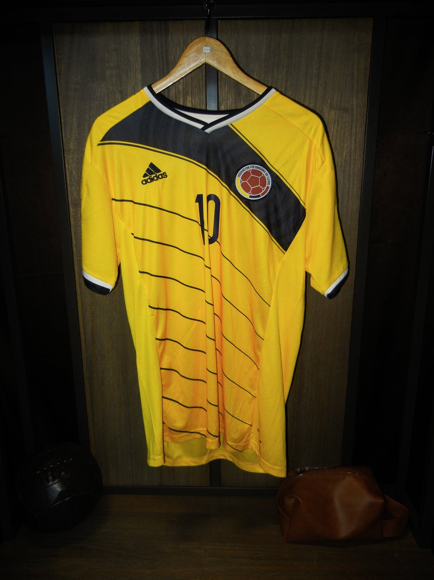 Colombia 2014/15 Home Jersey – James Rodríguez #10 – Size L – Yellow Adidas Shirt (MPN: G85387)