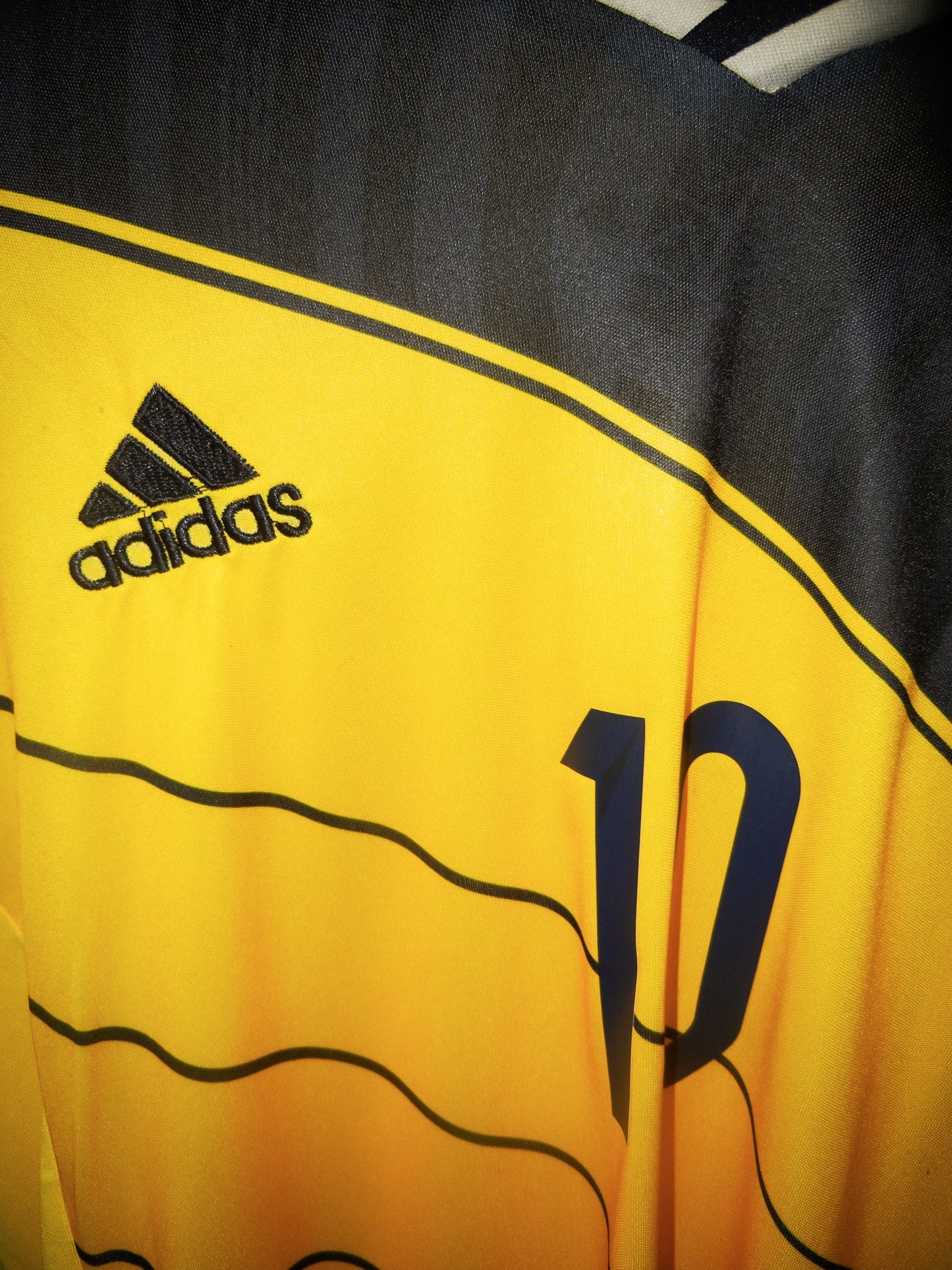 Colombia 2014/15 Home Jersey – James Rodríguez #10 – Size L – Yellow Adidas Shirt (MPN: G85387)